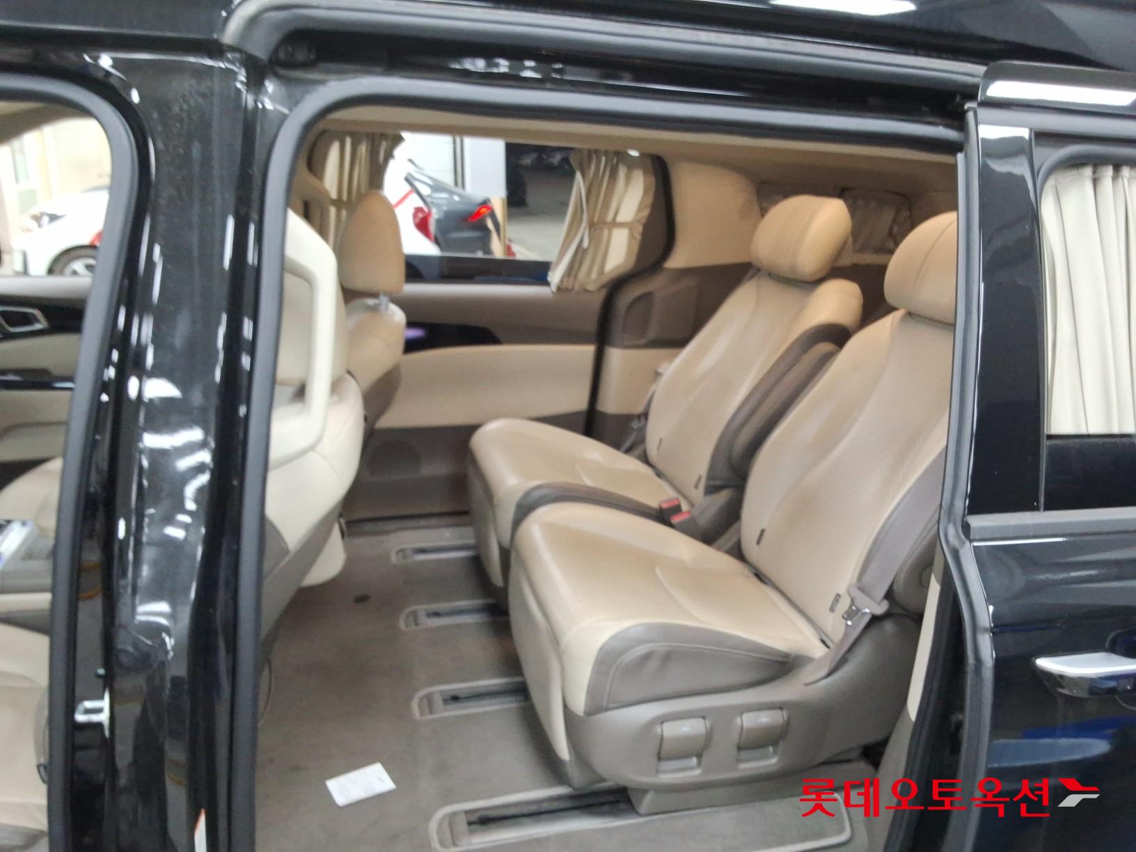 2022 - kia carnival