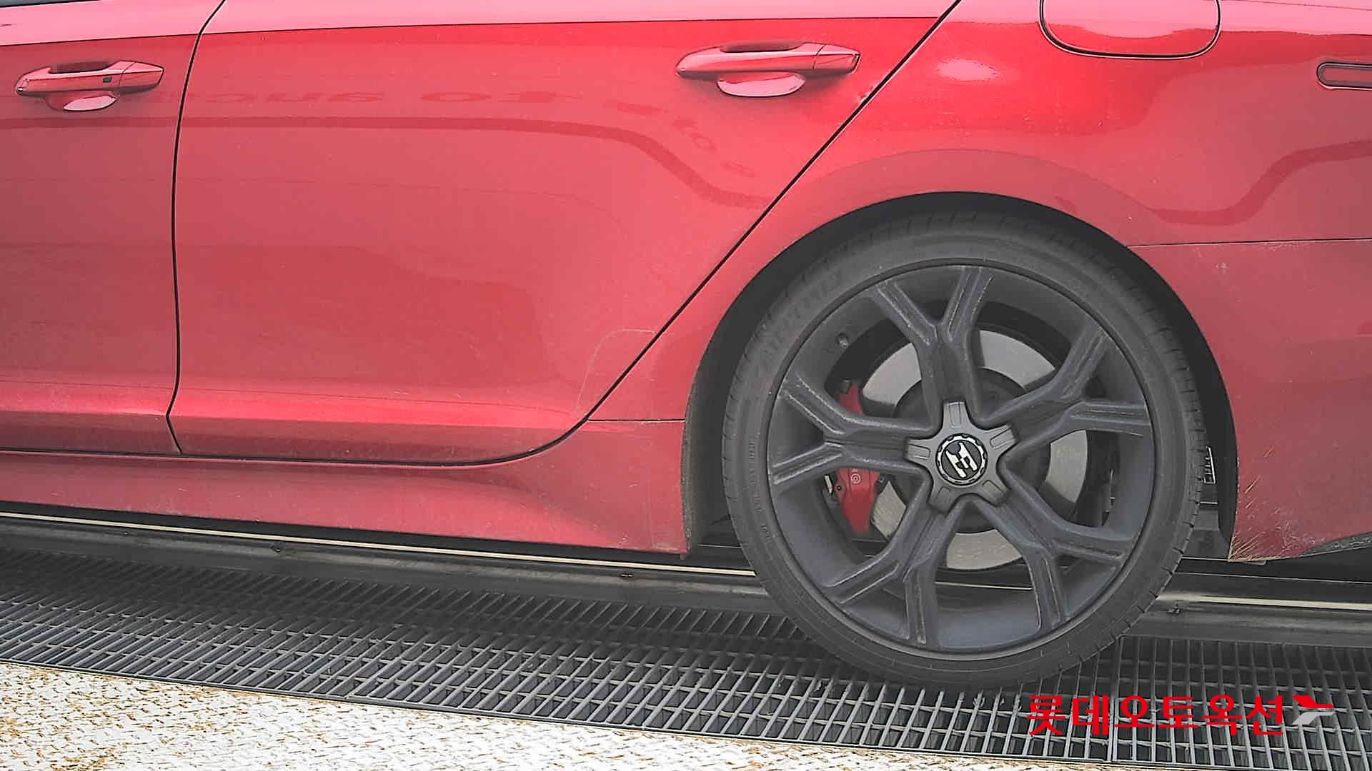 2019 - kia stinger
