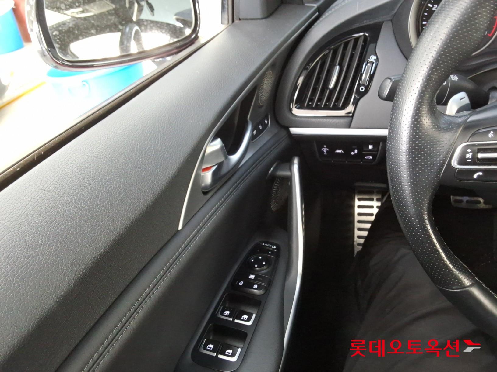 2019 - kia stinger