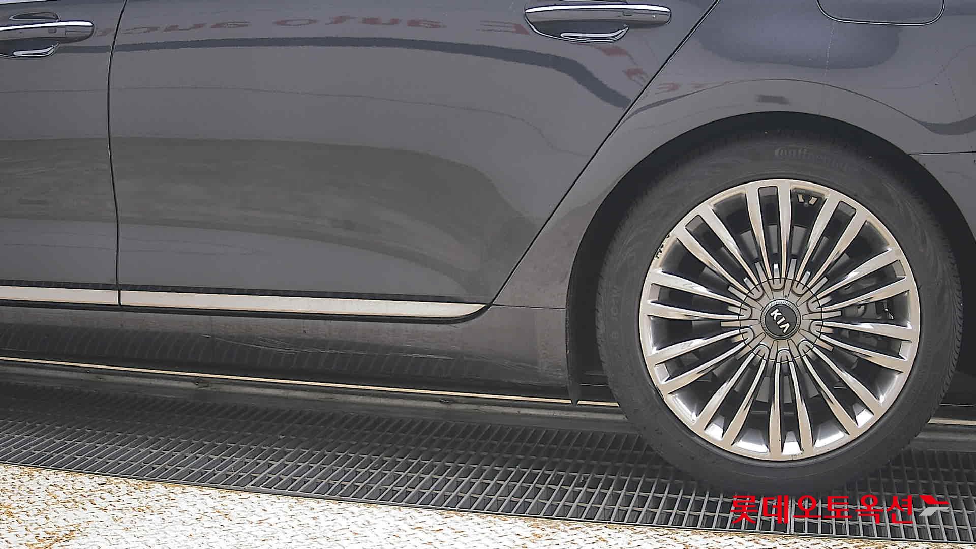 2019 - kia k9