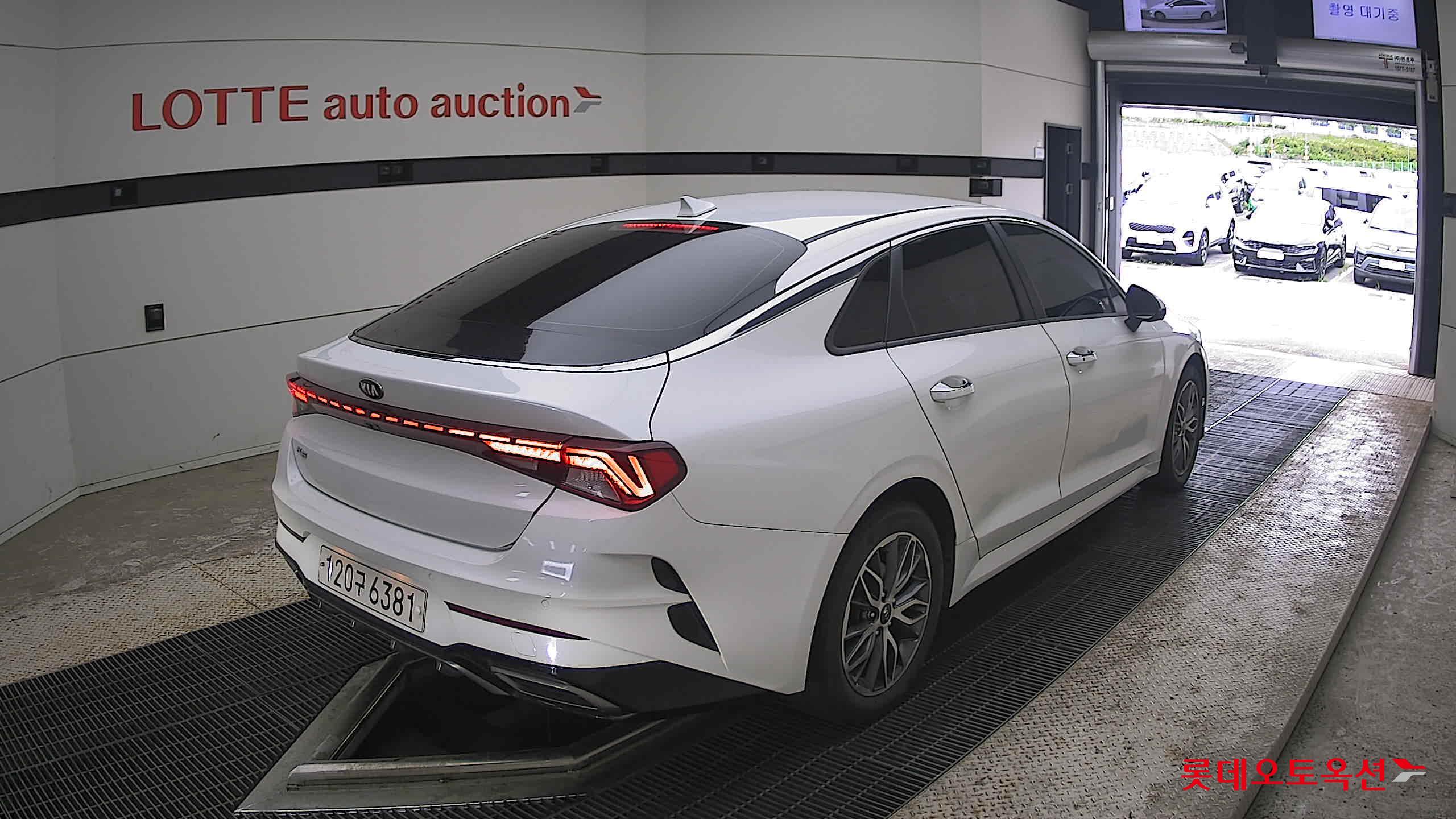 2021 - kia k5