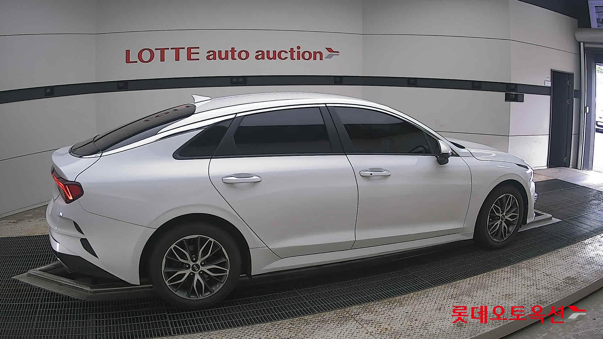 2021 - kia k5