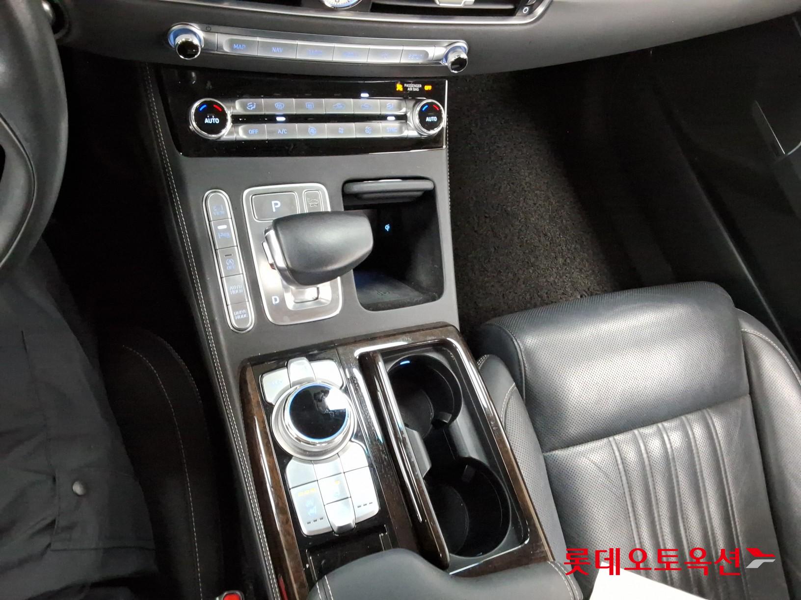 2019 - genesis g90