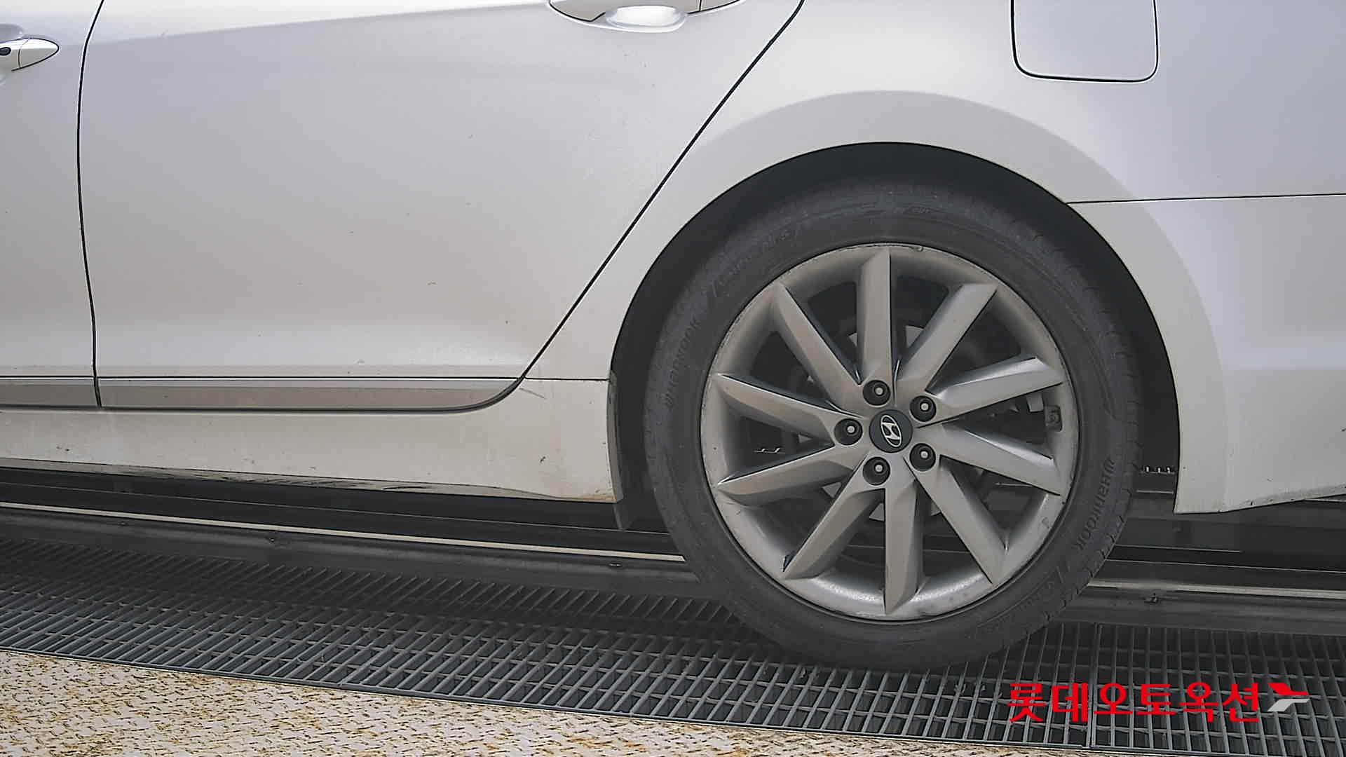 2015 - hyundai aslan