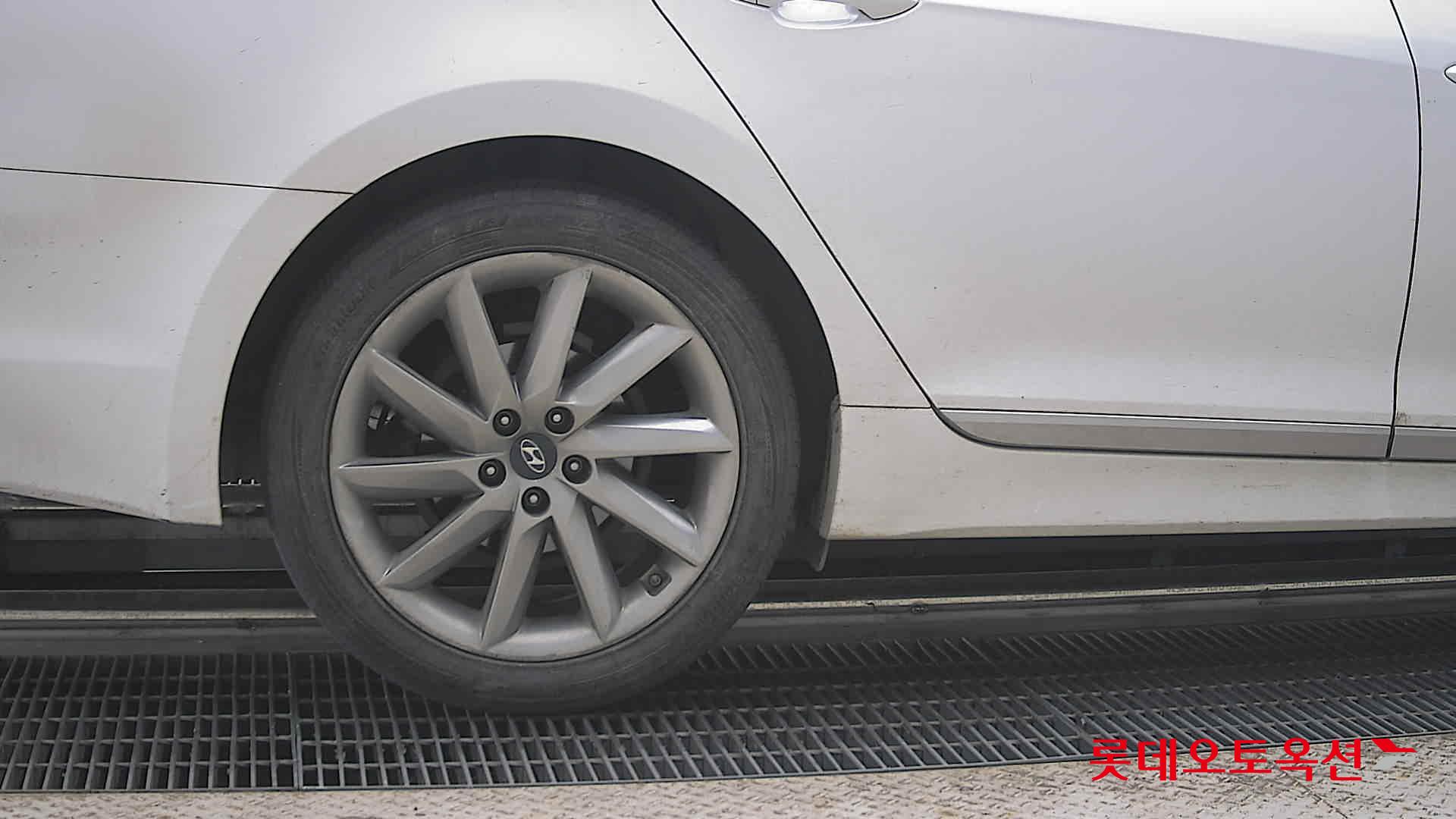 2015 - hyundai aslan