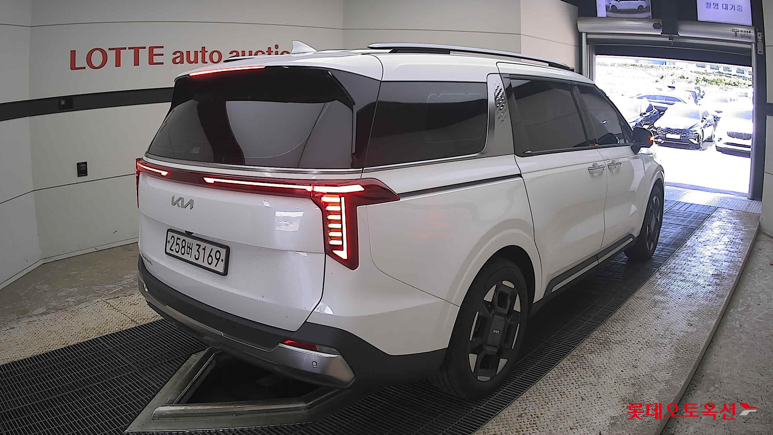 2024 - kia carnival