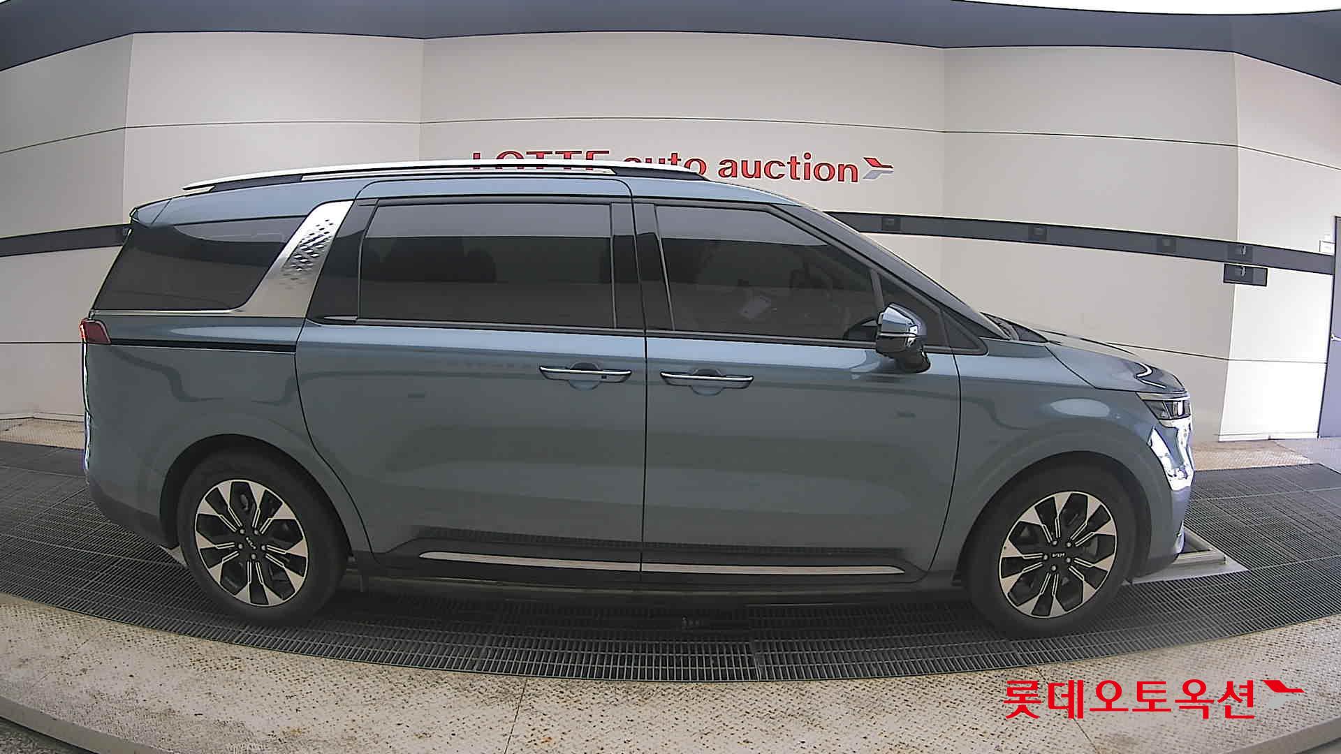 2023 - kia carnival