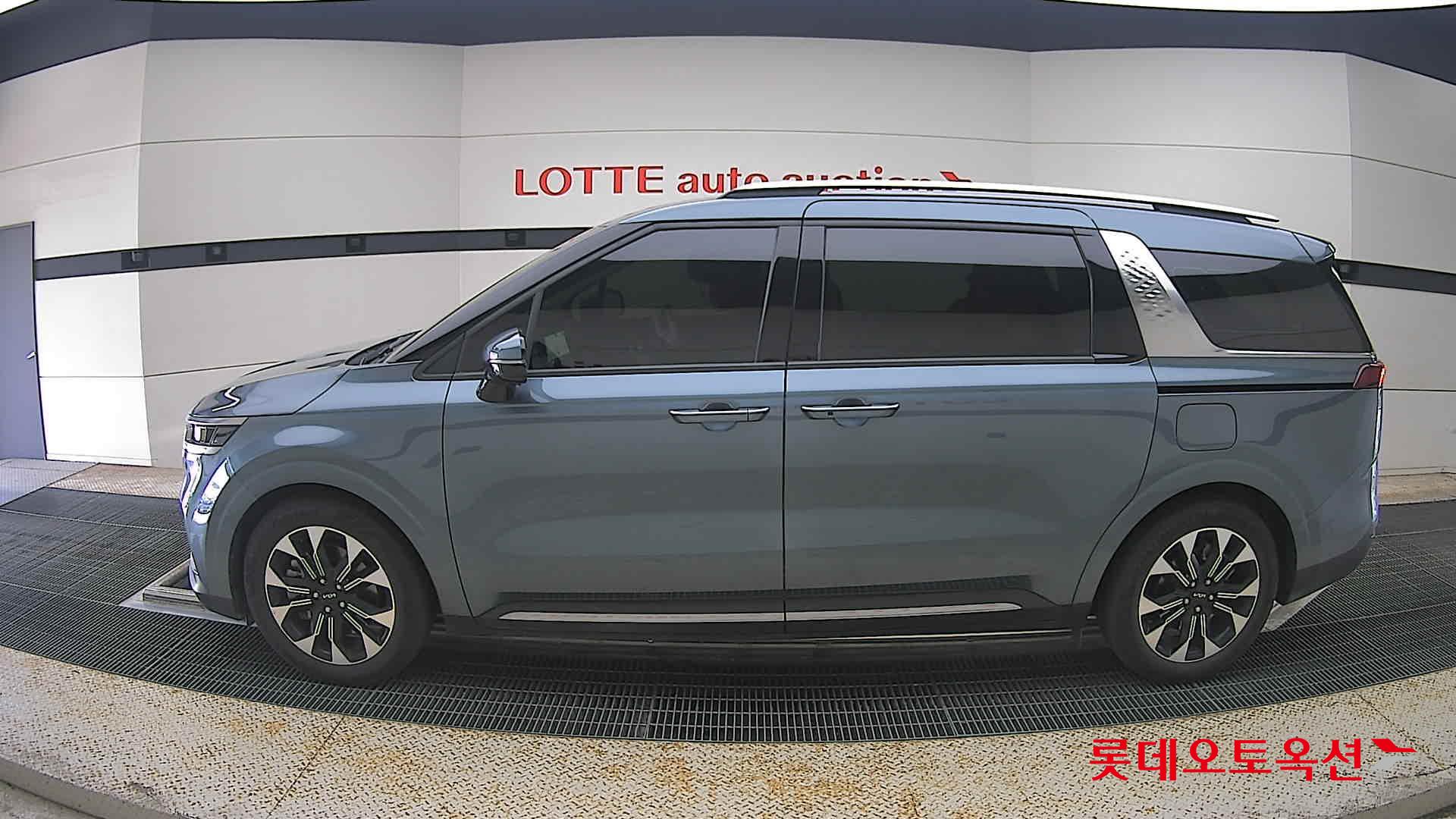 2023 - kia carnival