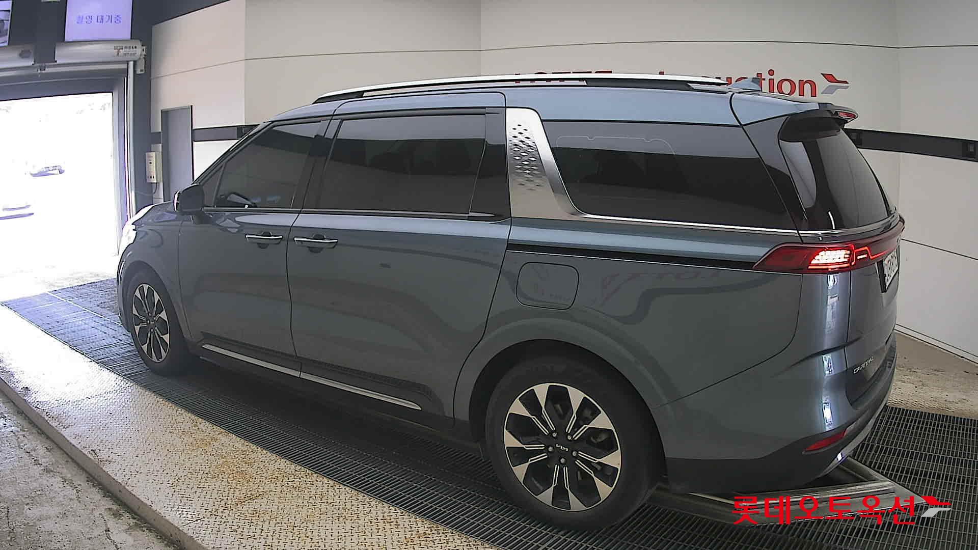 2023 - kia carnival