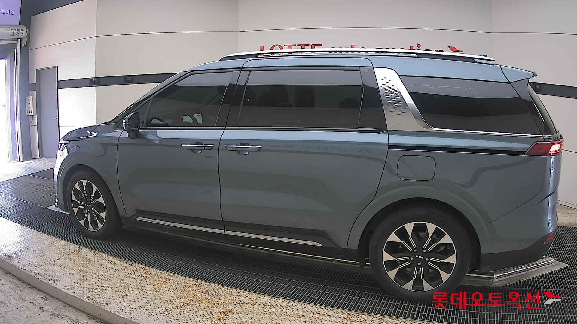 2023 - kia carnival
