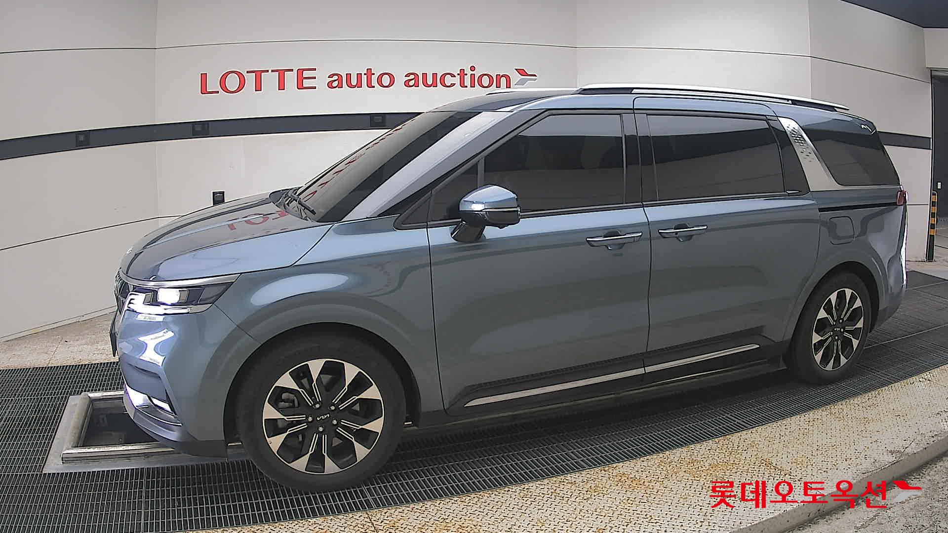 2023 - kia carnival