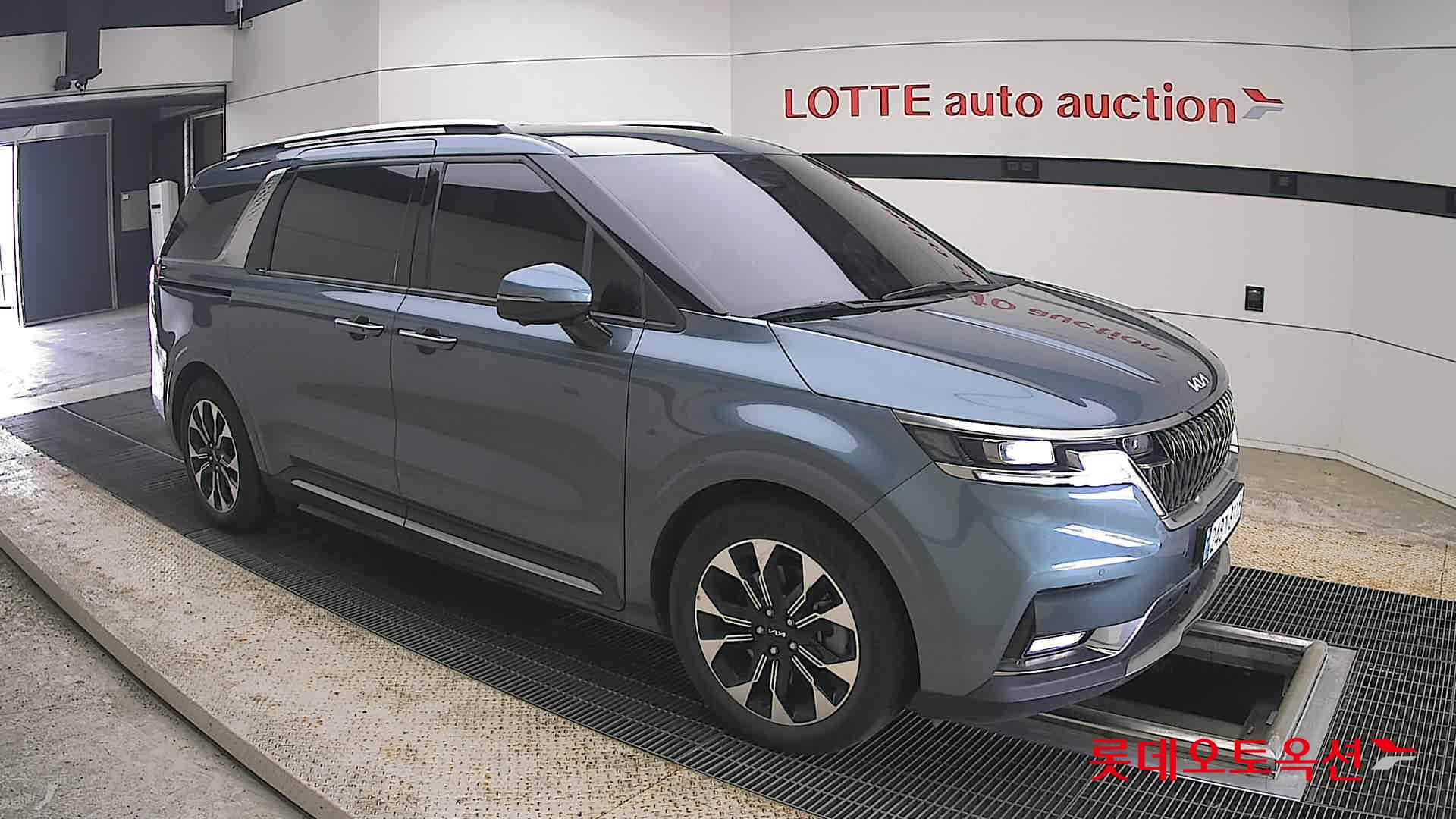 2023 - kia carnival