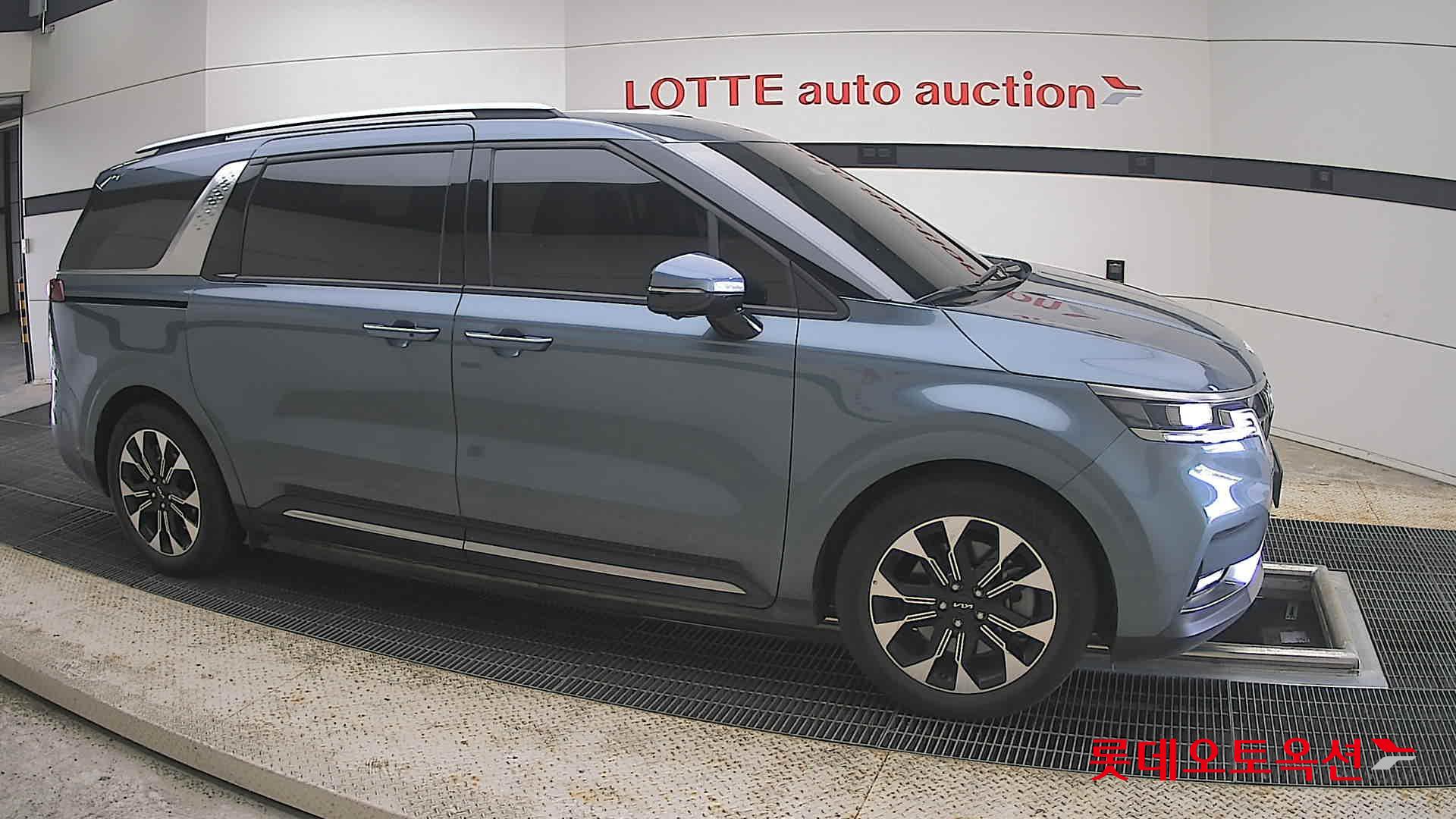 2023 - kia carnival