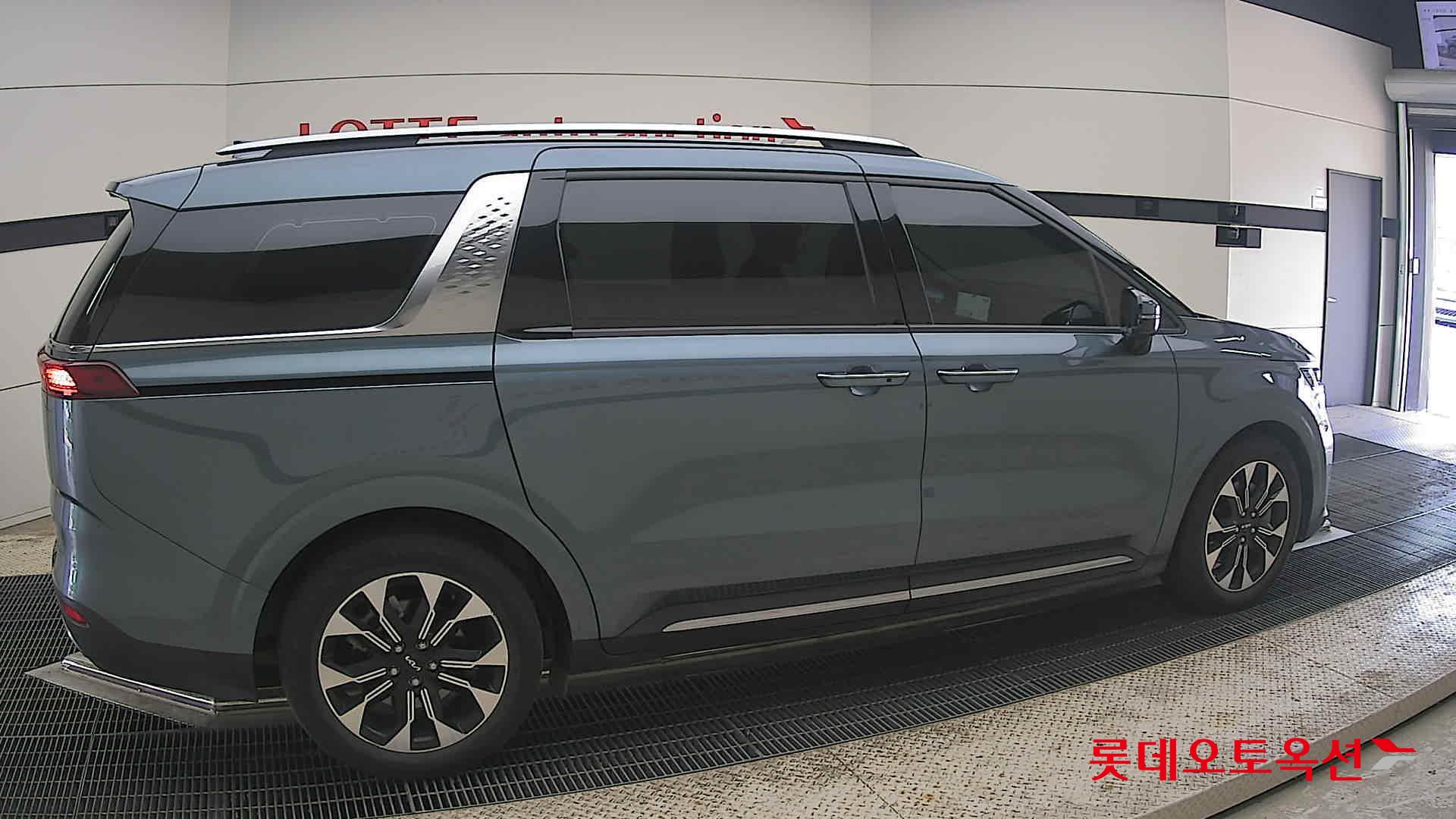 2023 - kia carnival