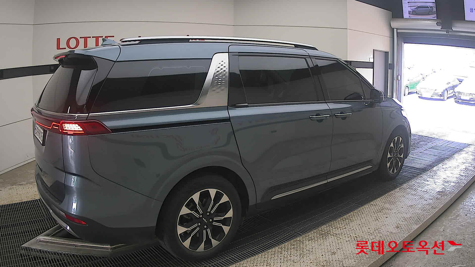 2023 - kia carnival