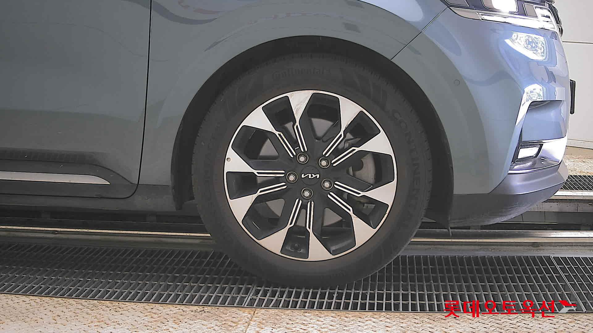 2023 - kia carnival