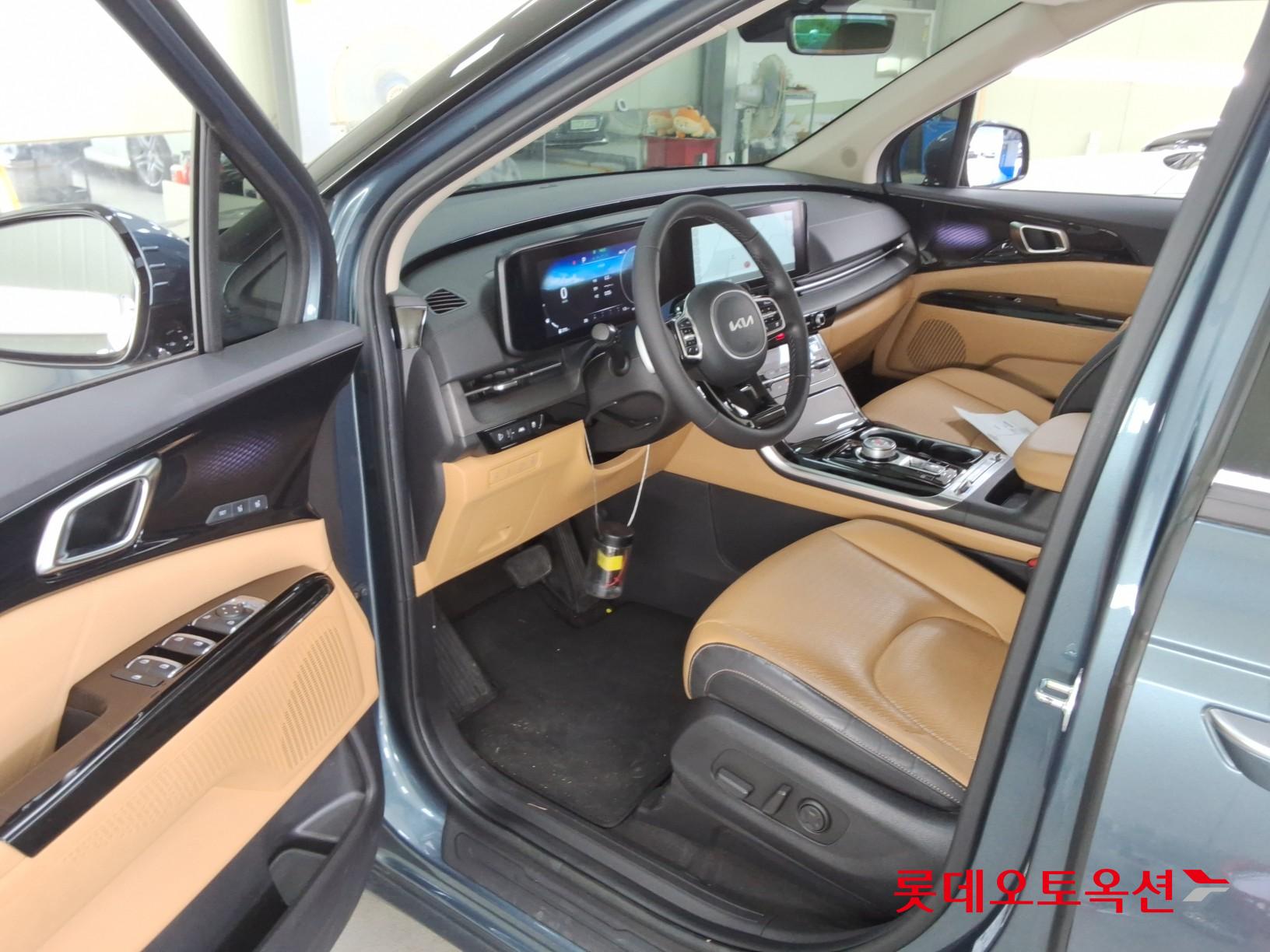 2023 - kia carnival
