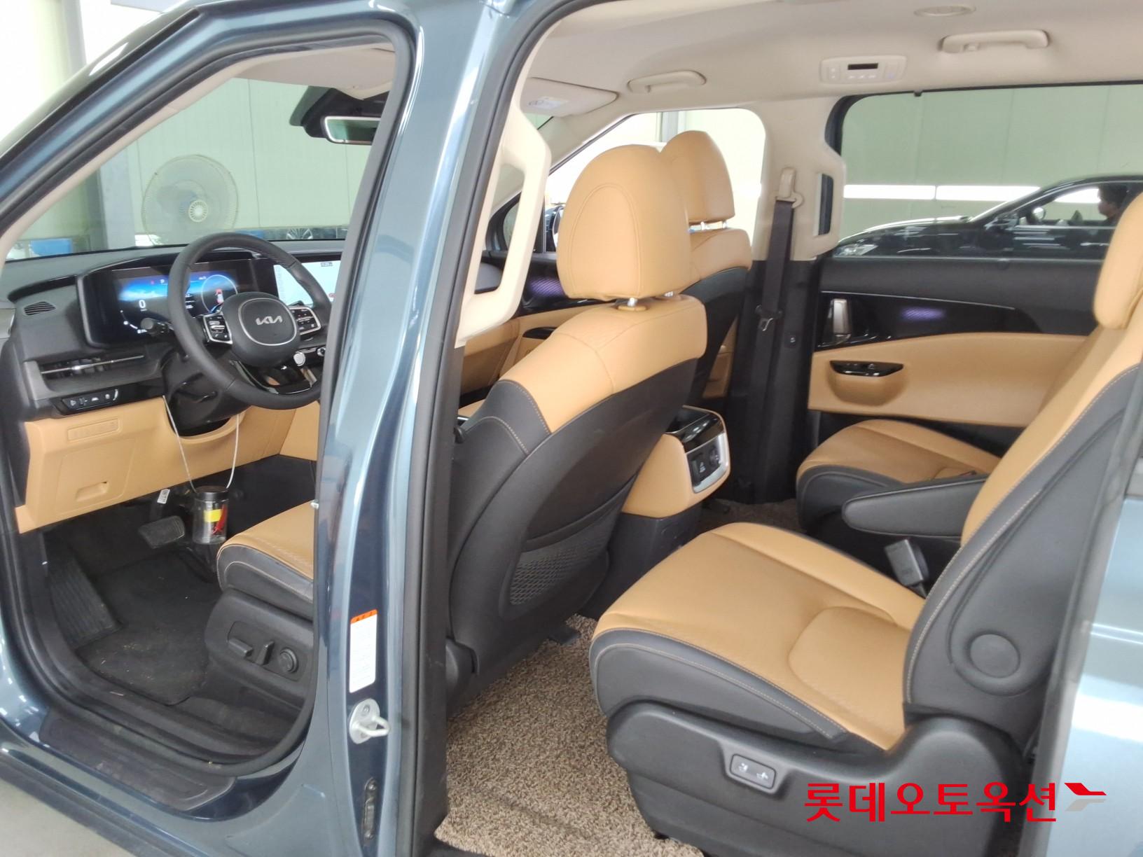 2023 - kia carnival