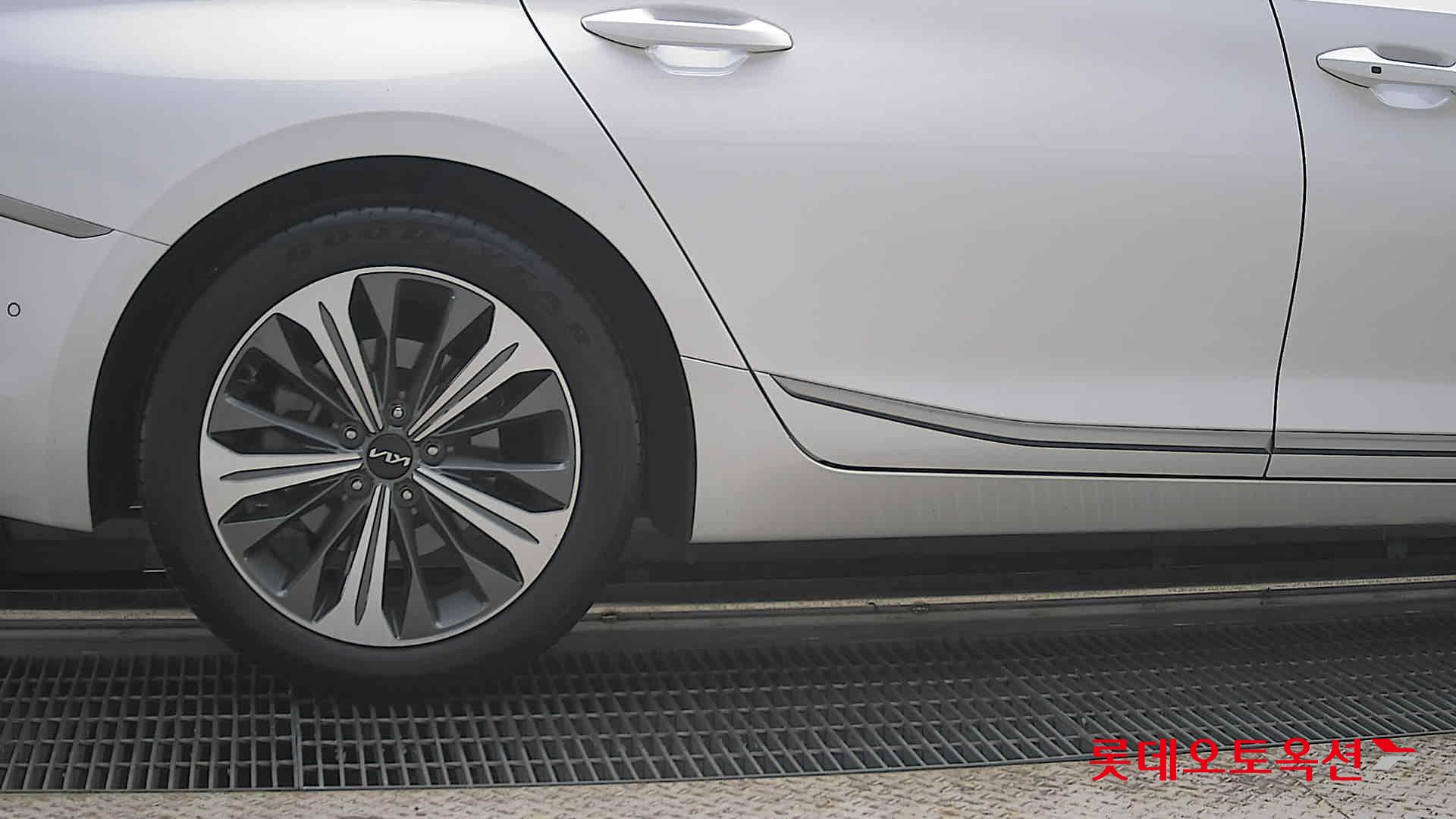 2023 - kia k8
