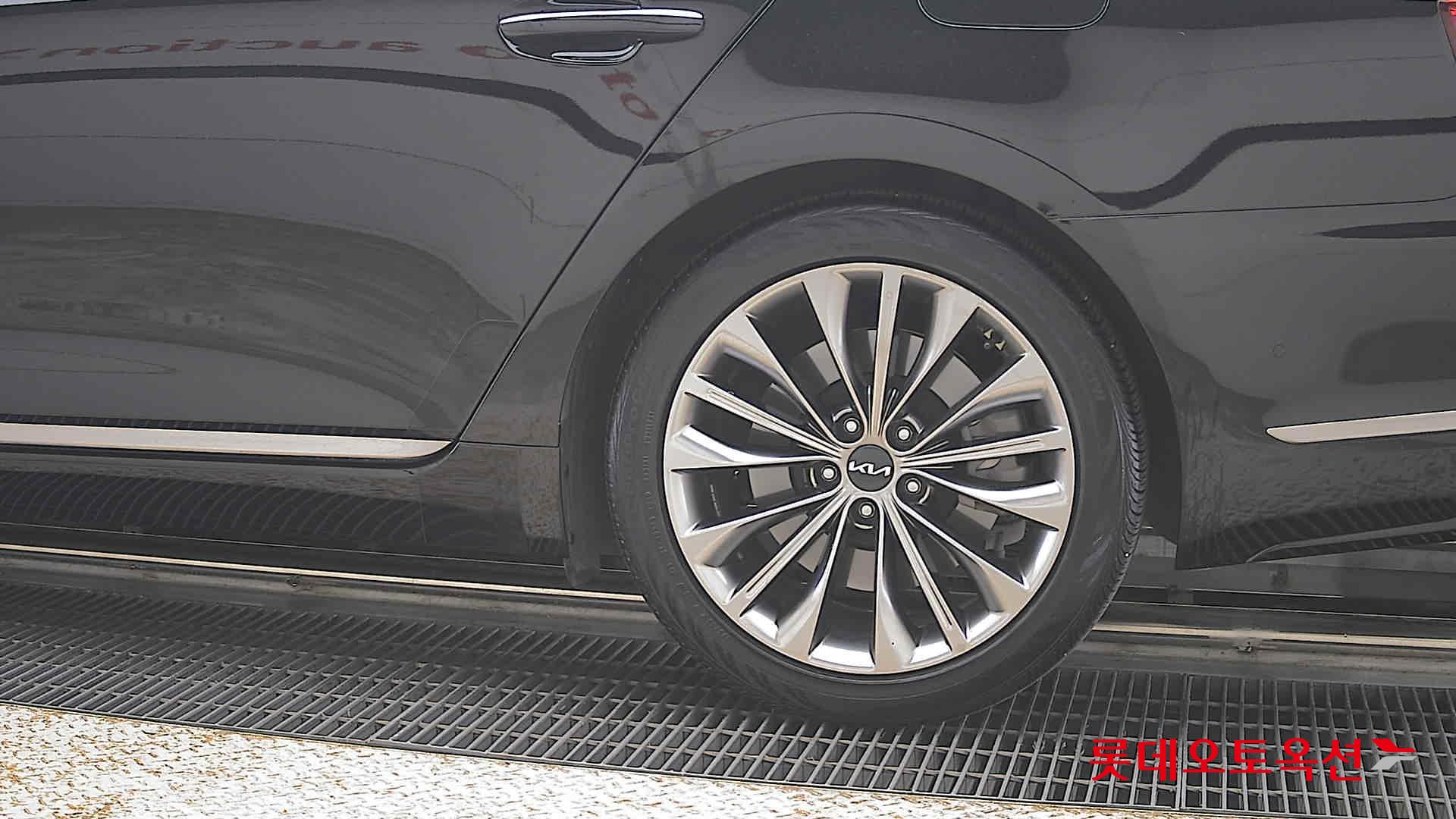 2023 - kia k9