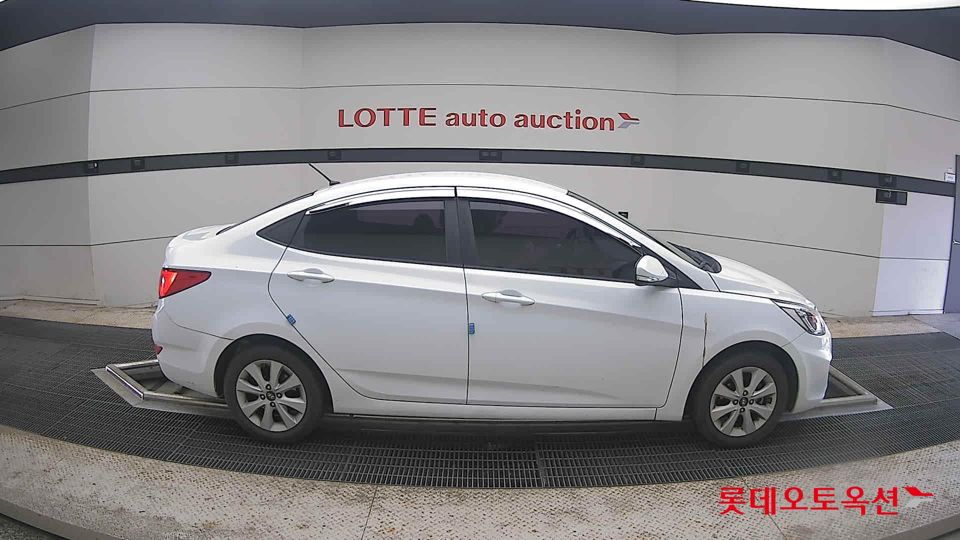 2017 - hyundai accent