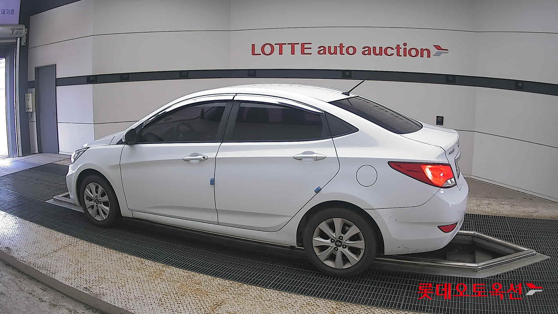2017 - hyundai accent