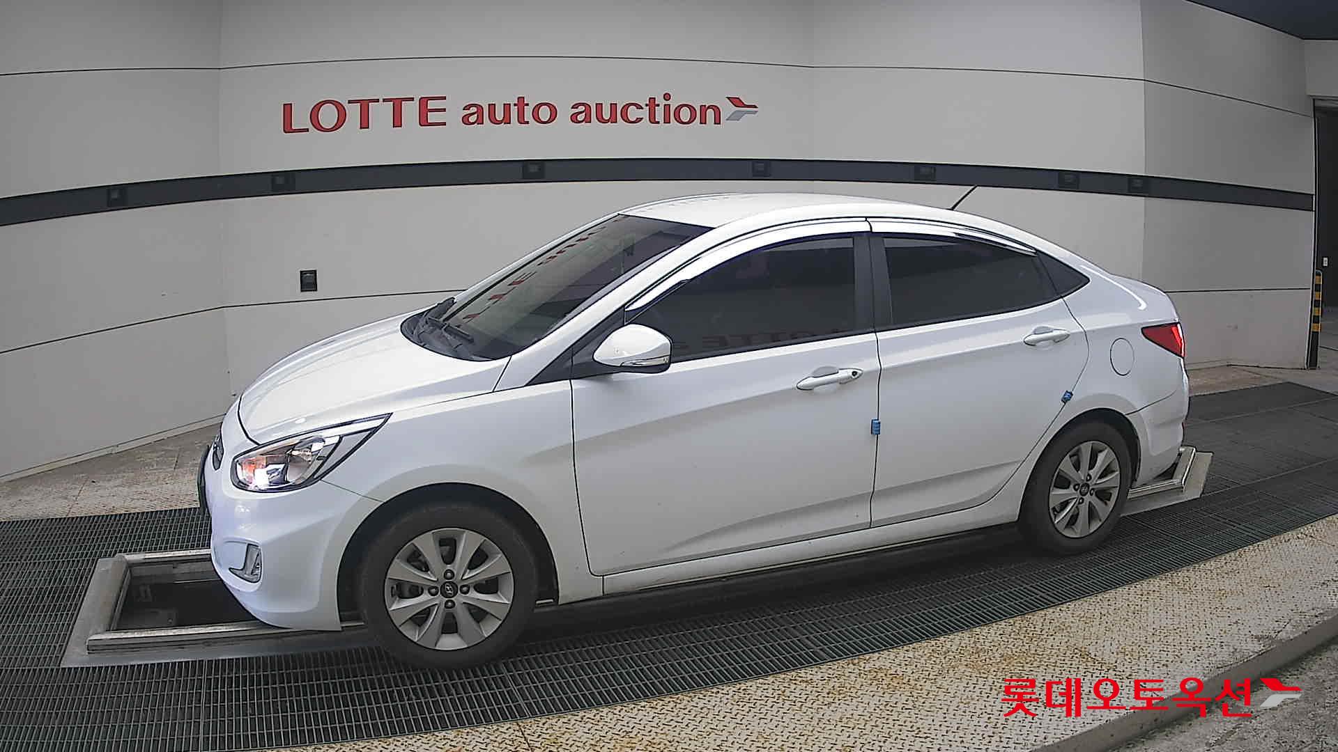 2017 - hyundai accent