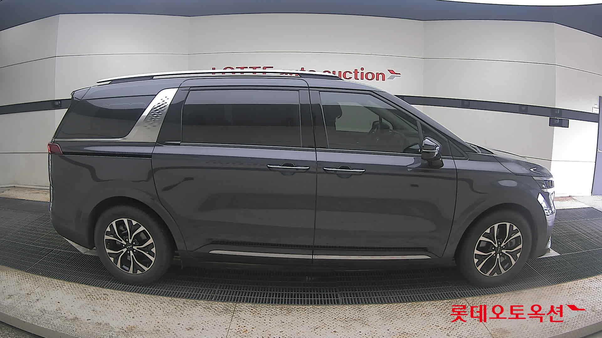 2023 - kia carnival