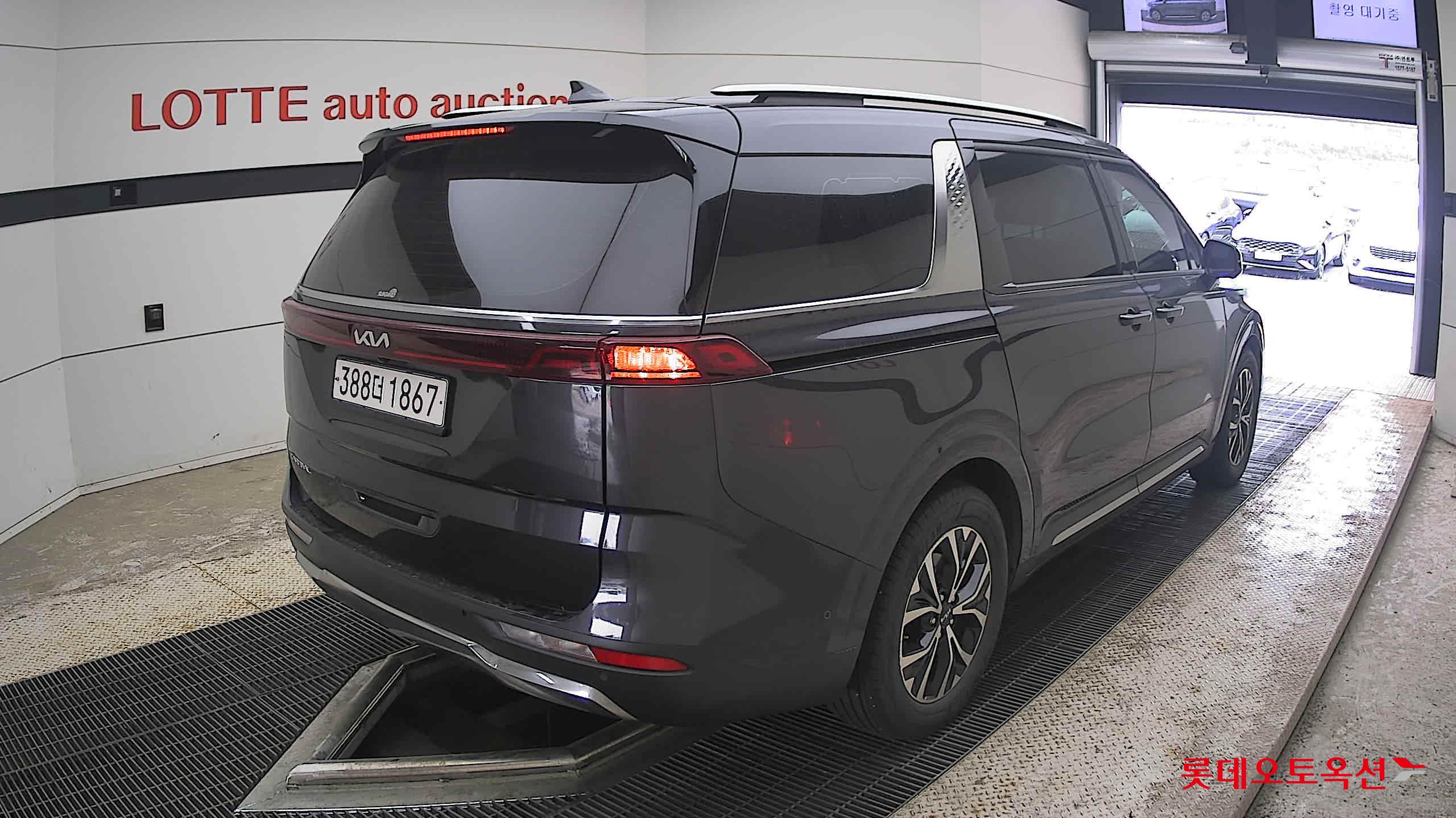 2023 - kia carnival