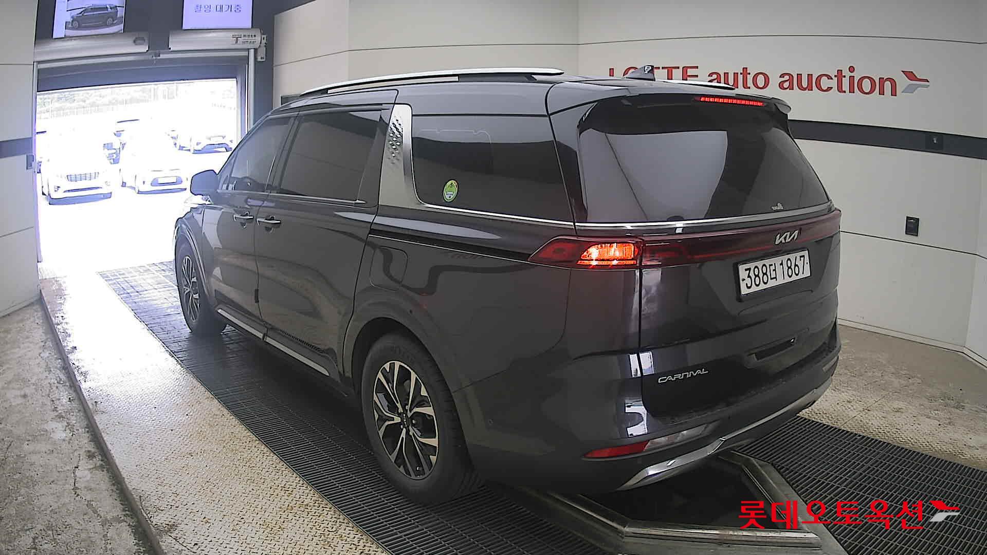 2023 - kia carnival