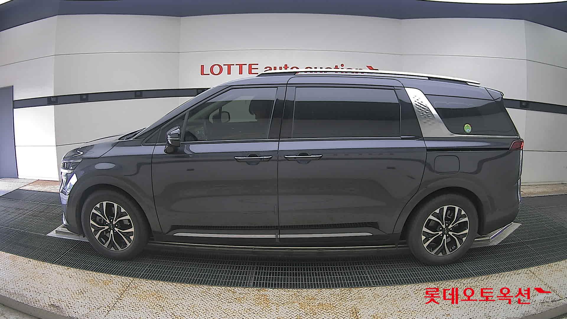 2023 - kia carnival