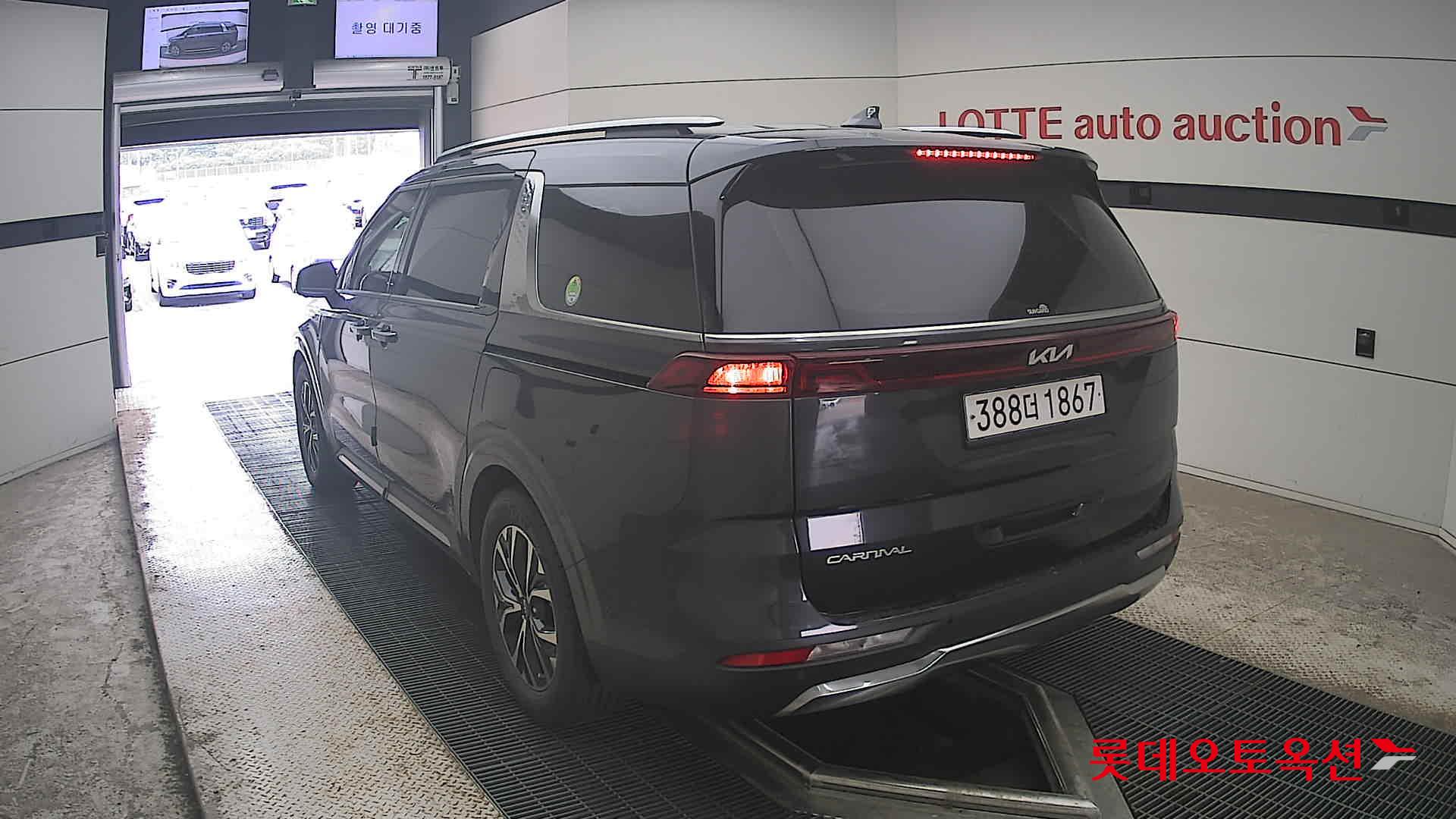 2023 - kia carnival