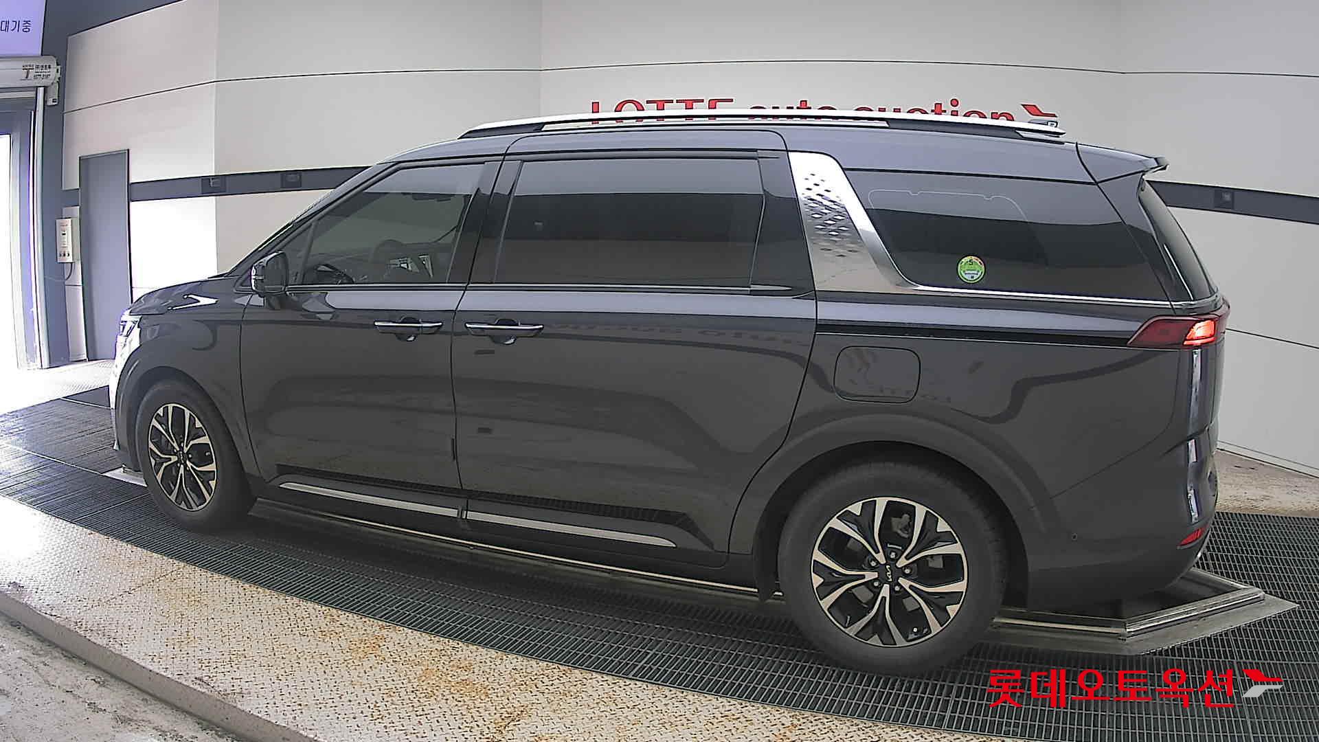 2023 - kia carnival