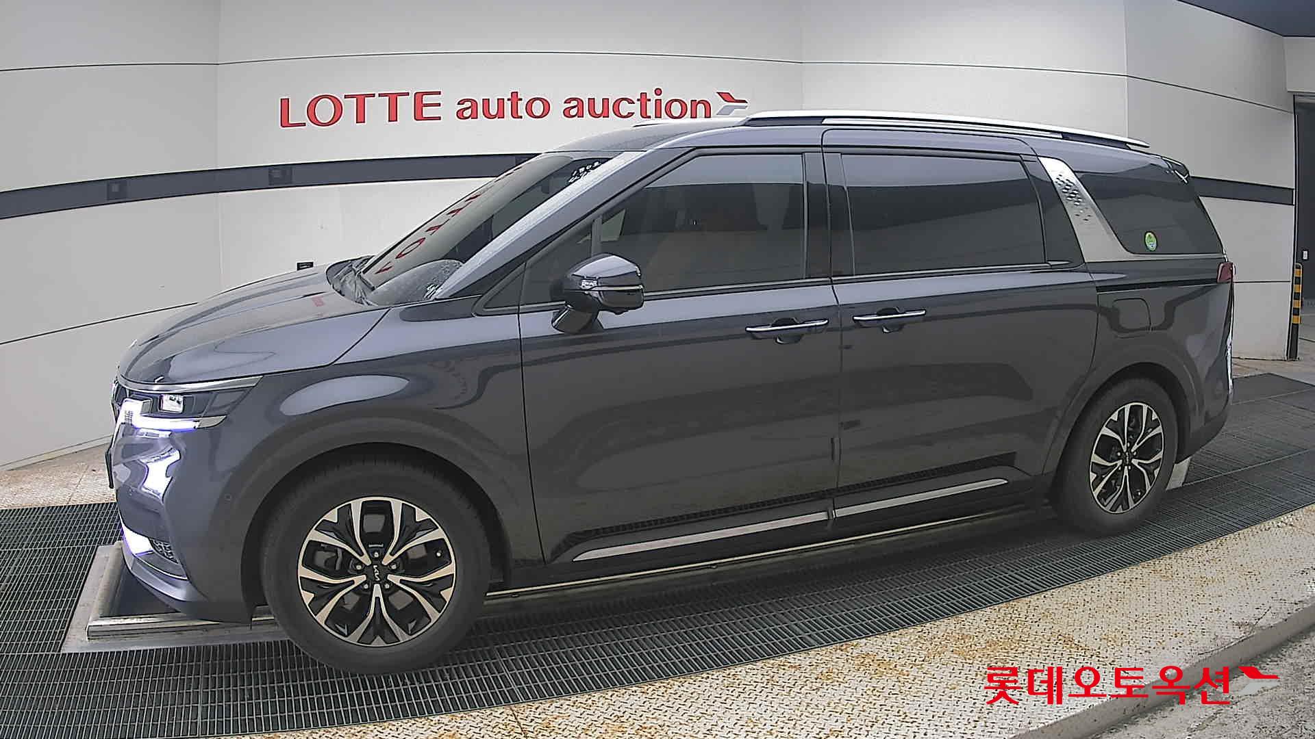 2023 - kia carnival