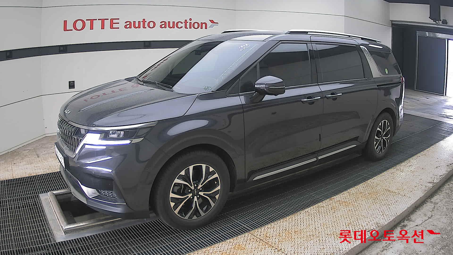 2023 - kia carnival