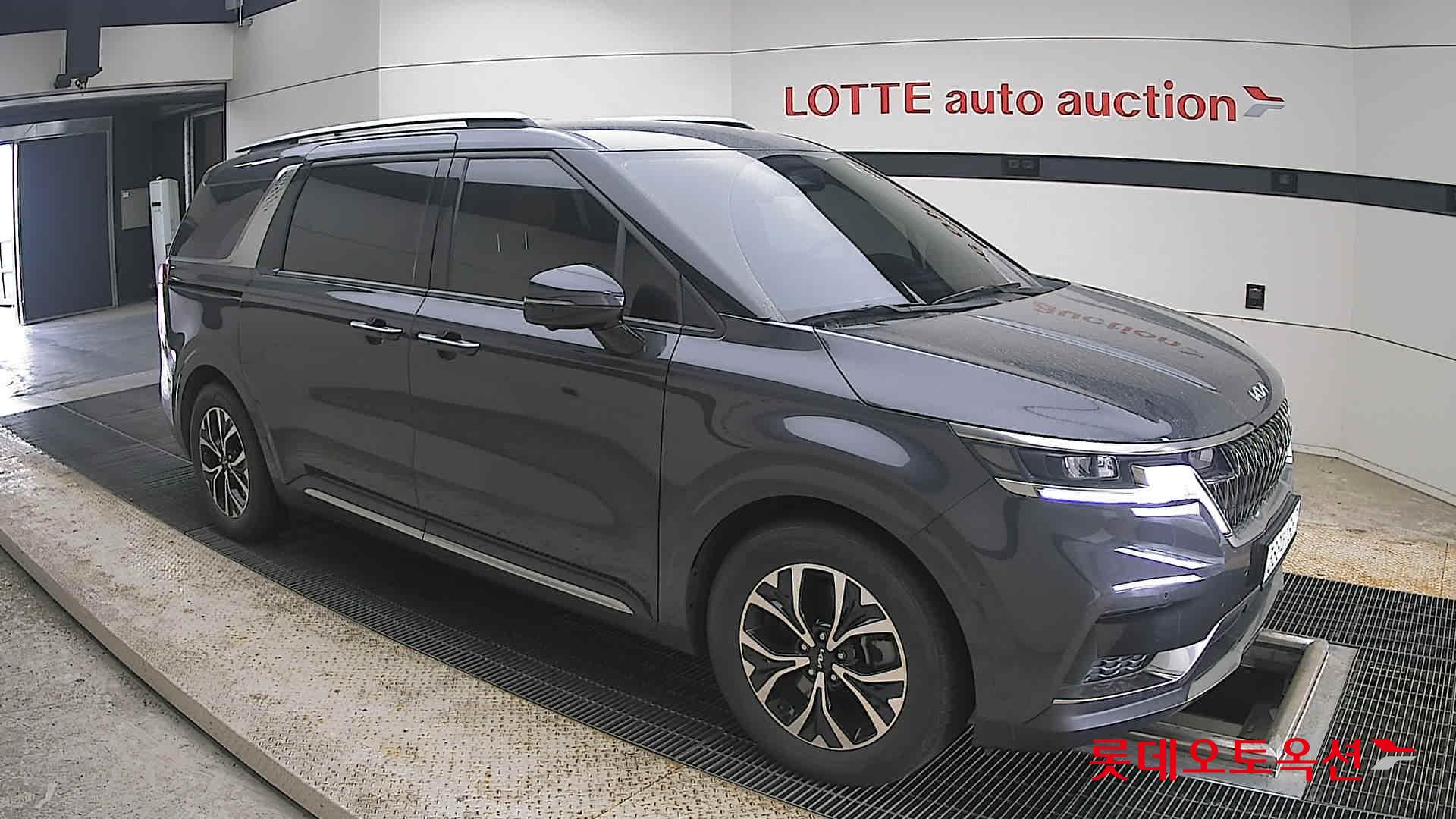 2023 - kia carnival