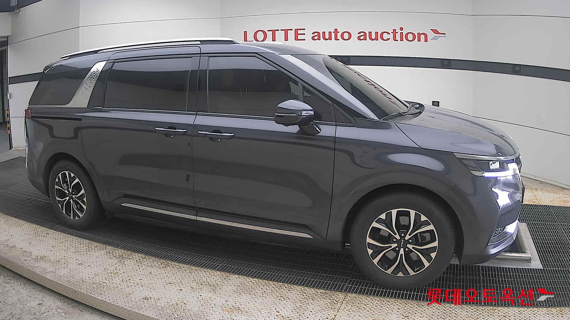 2023 - kia carnival