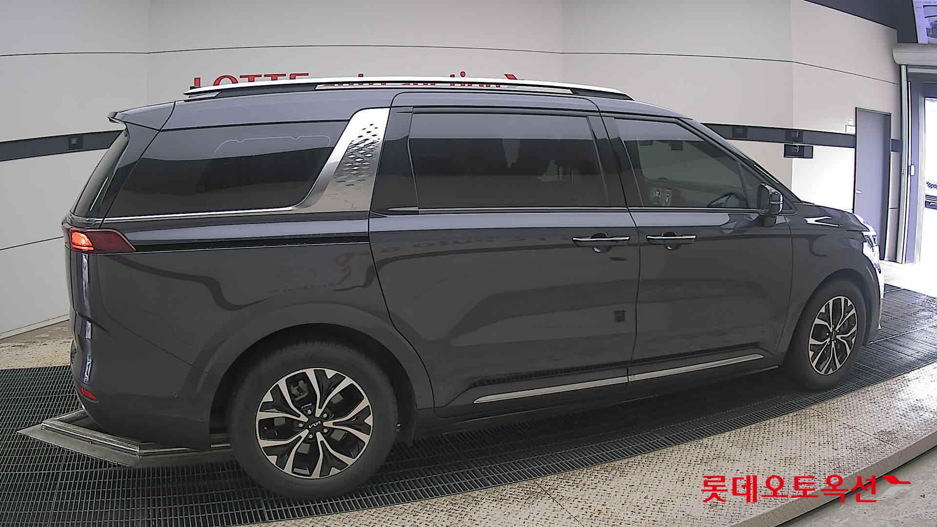 2023 - kia carnival