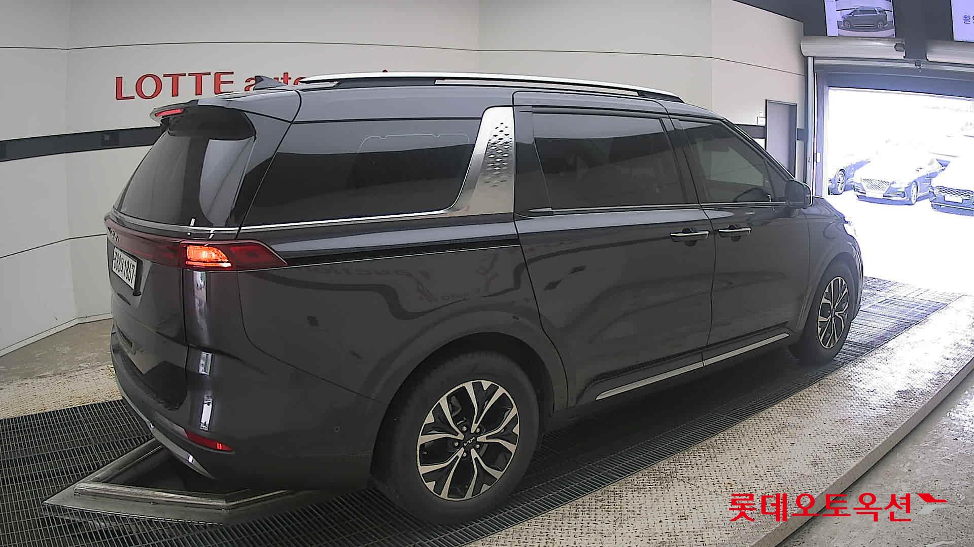 2023 - kia carnival