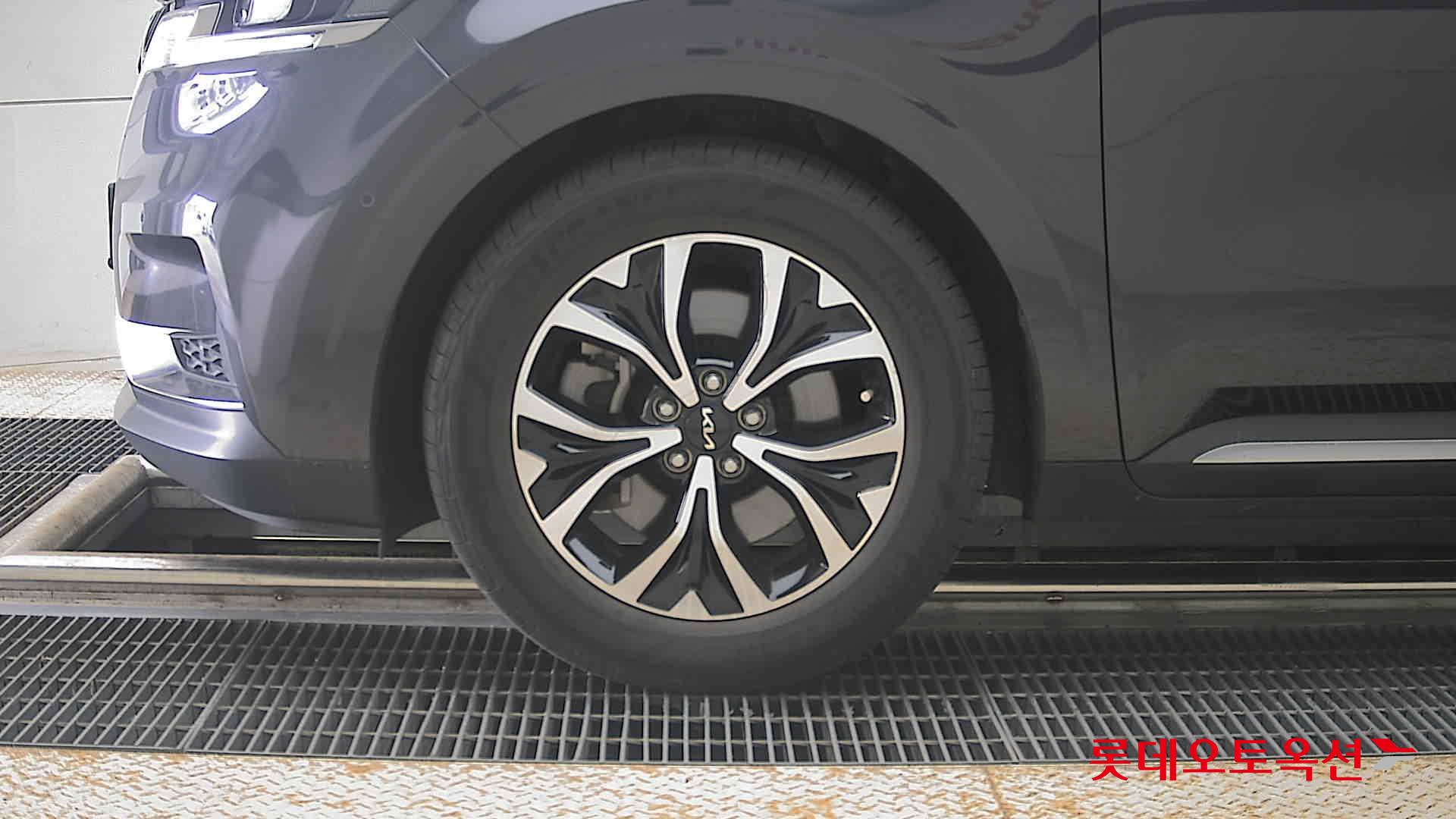 2023 - kia carnival