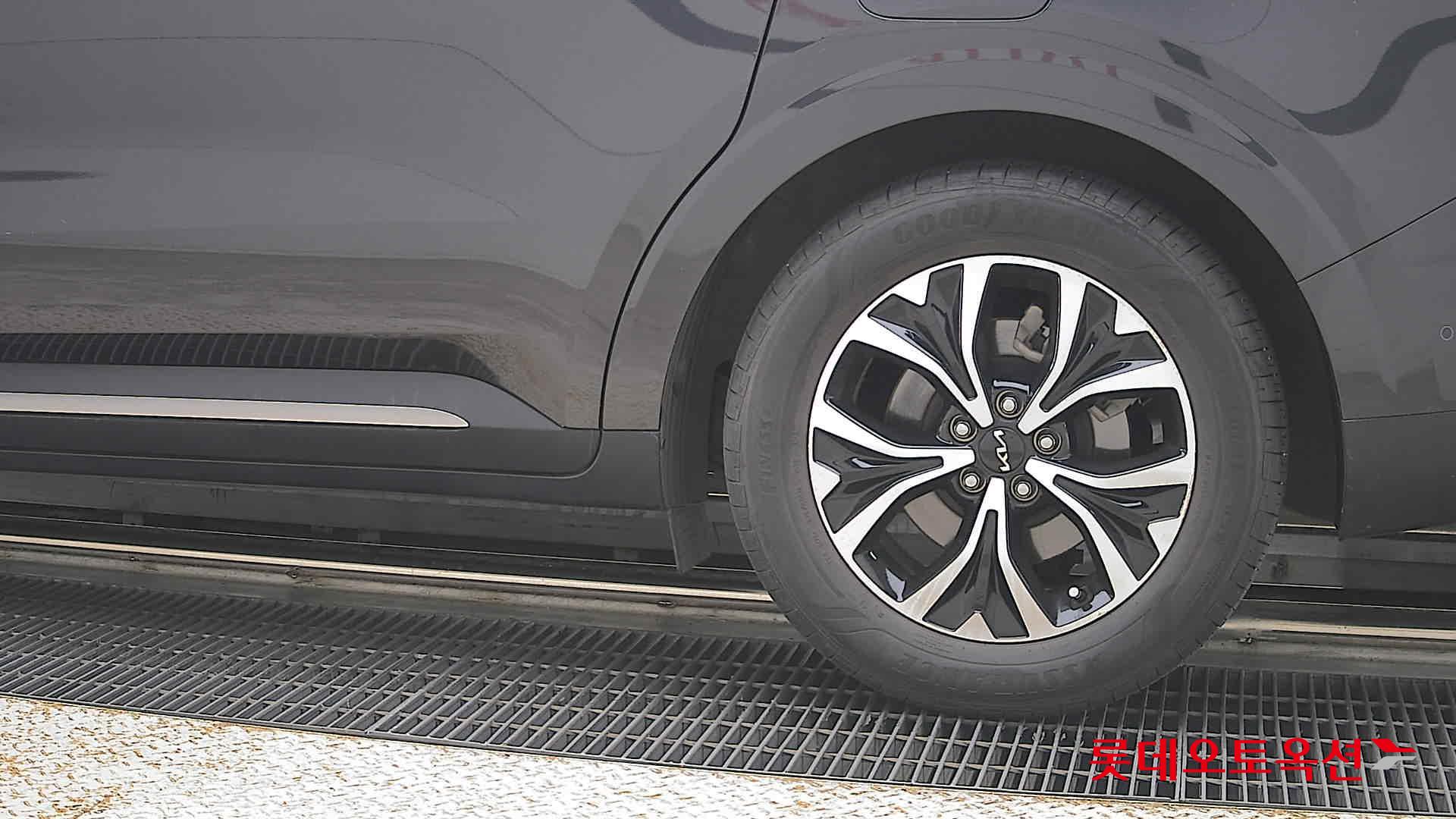 2023 - kia carnival