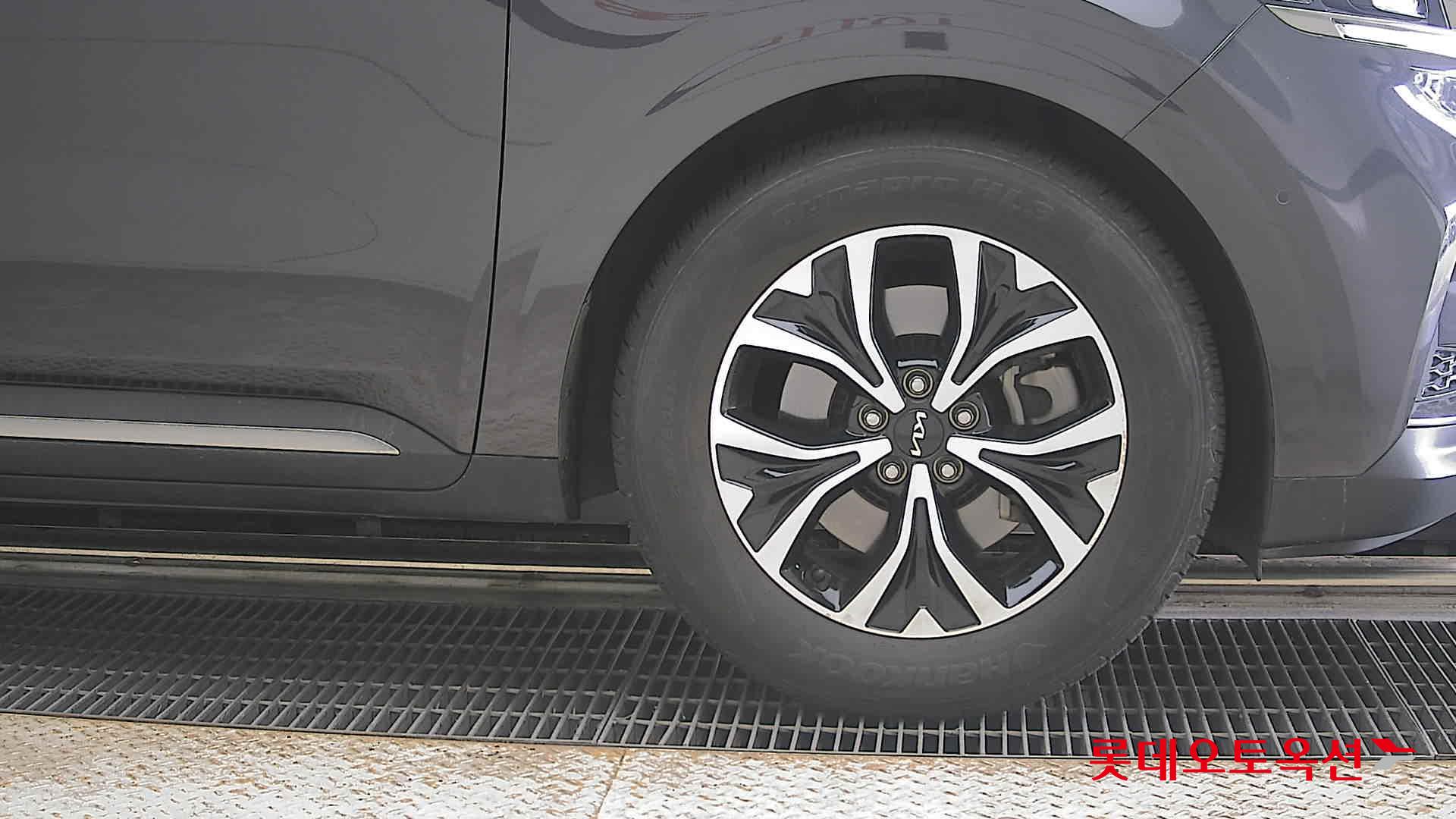 2023 - kia carnival