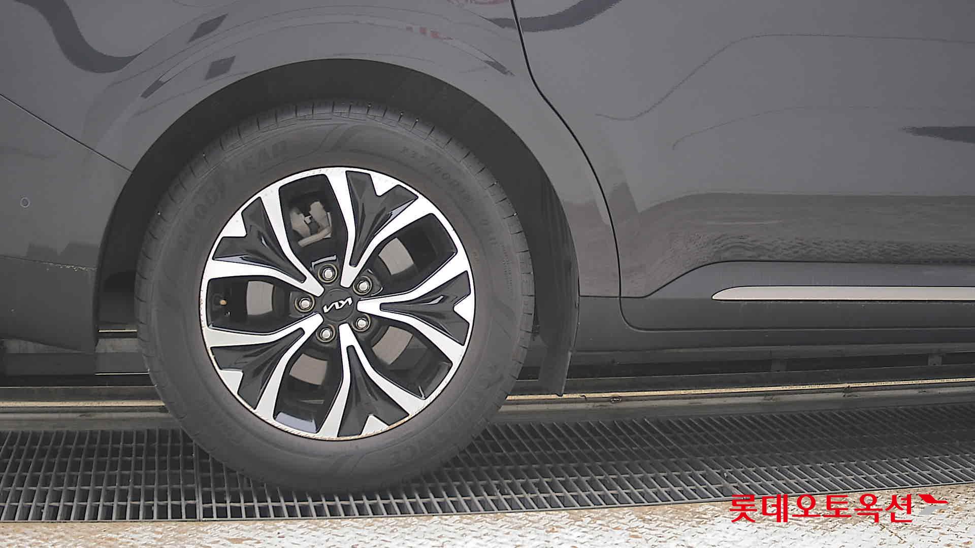 2023 - kia carnival