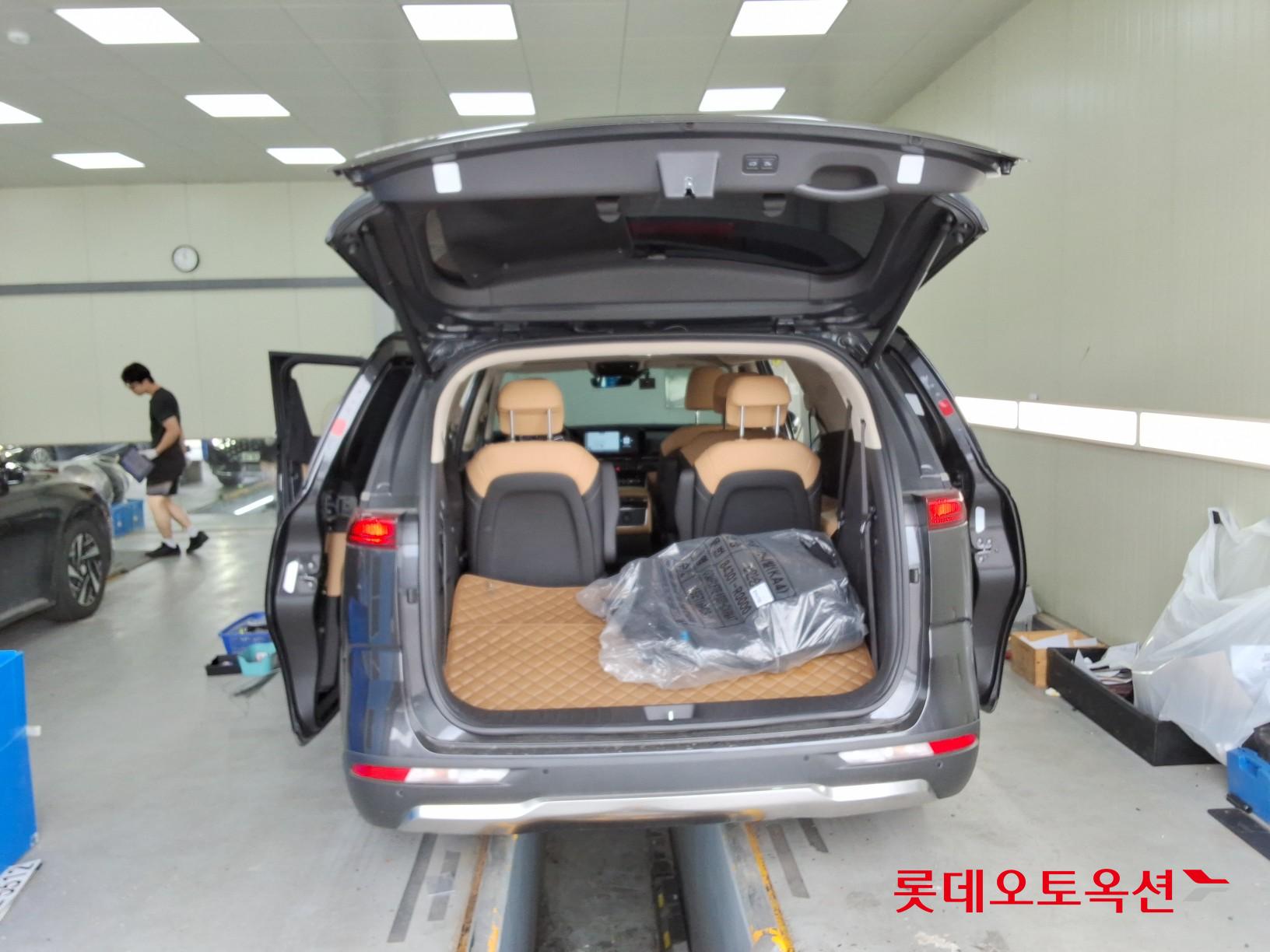 2023 - kia carnival