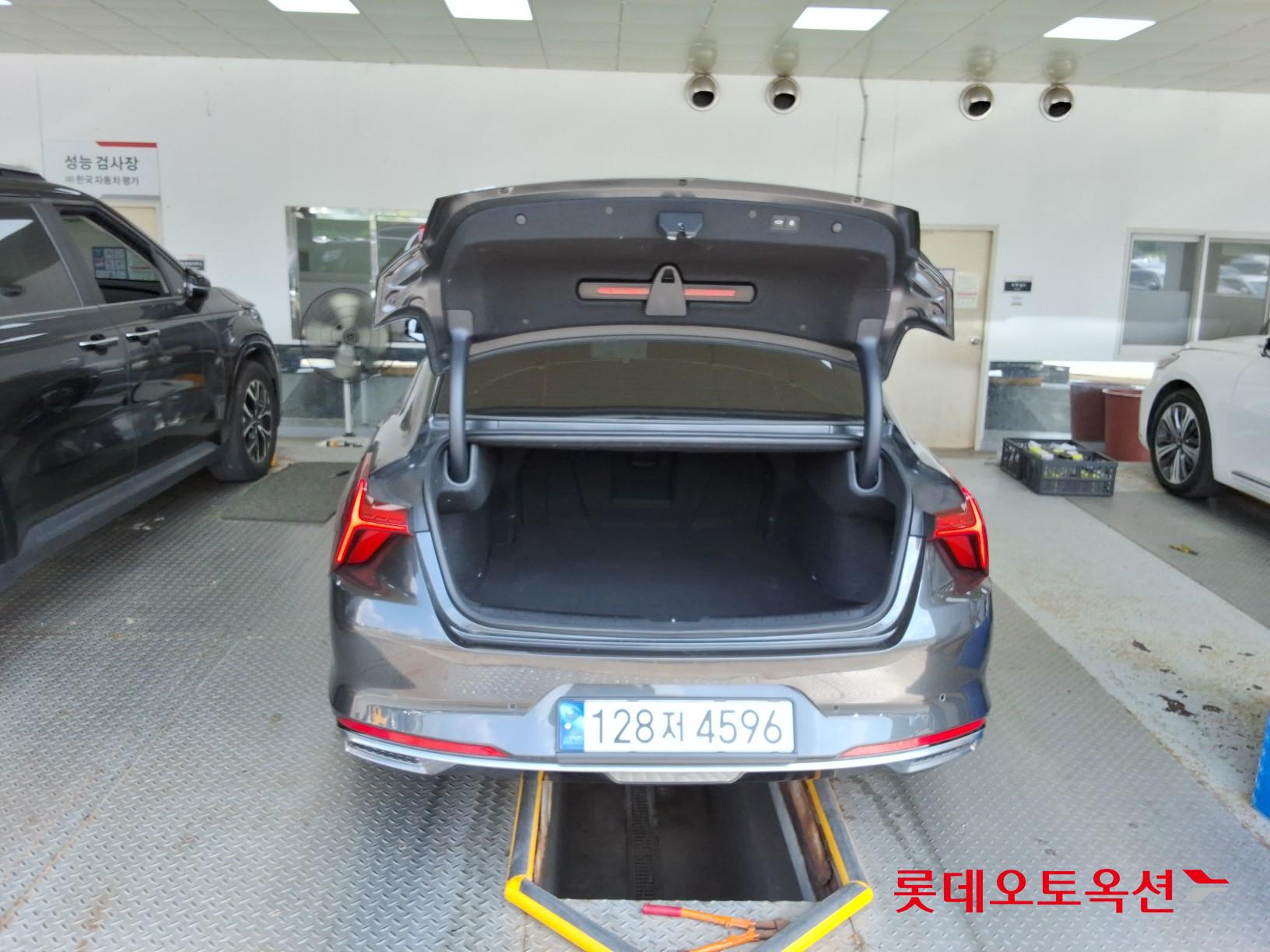 2023 - kia k8
