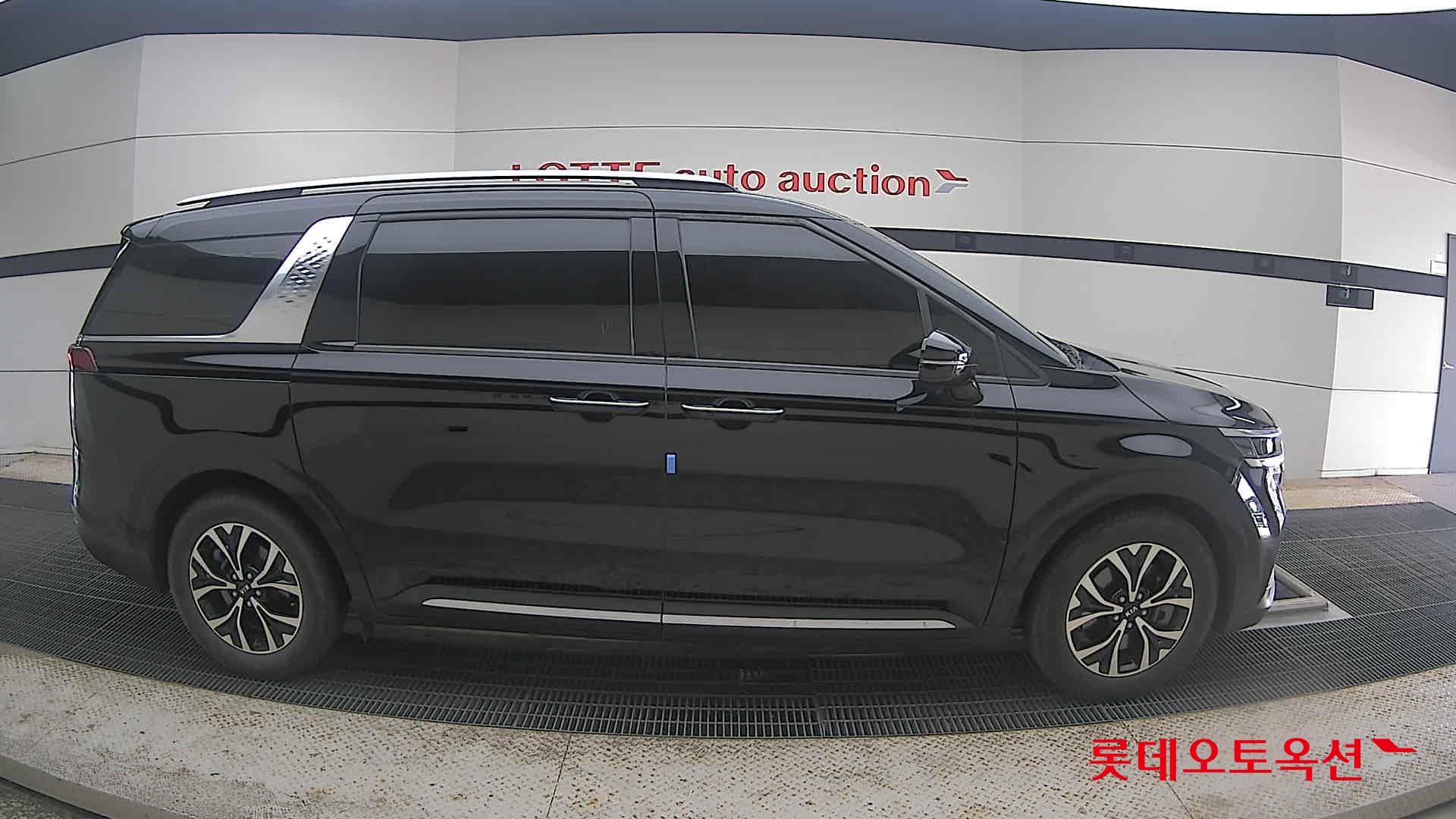 2021 - kia carnival