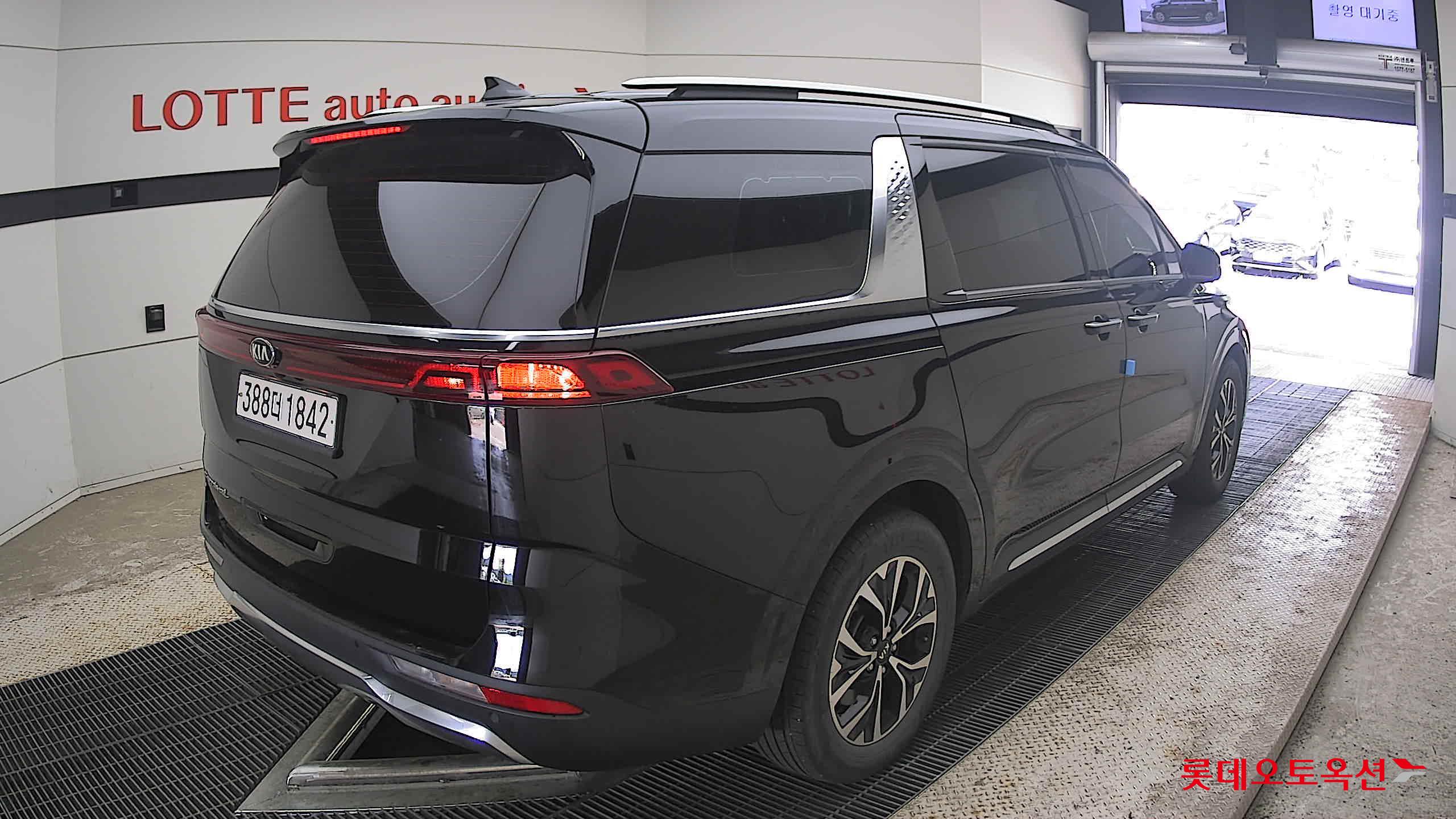 2021 - kia carnival