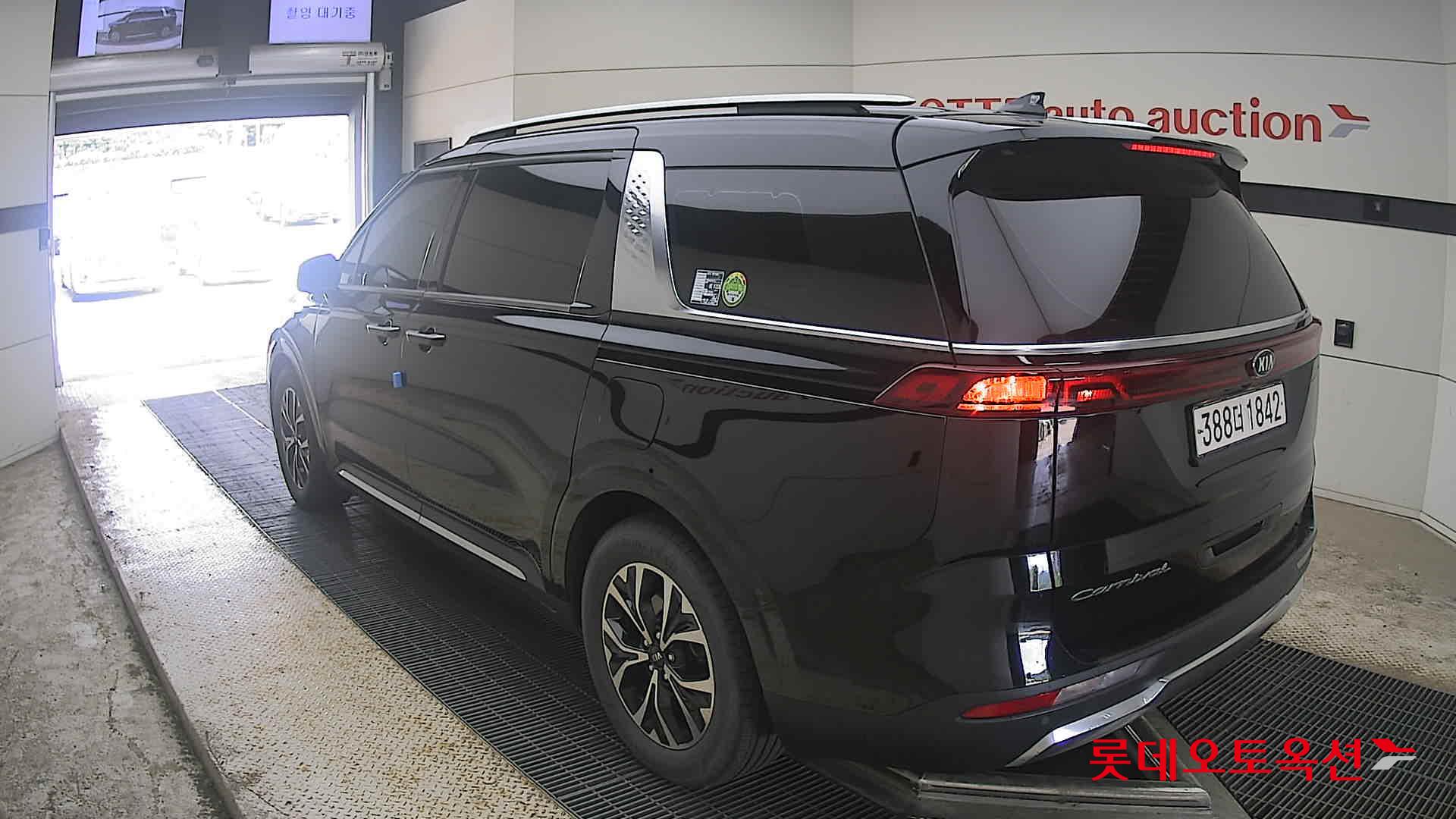 2021 - kia carnival