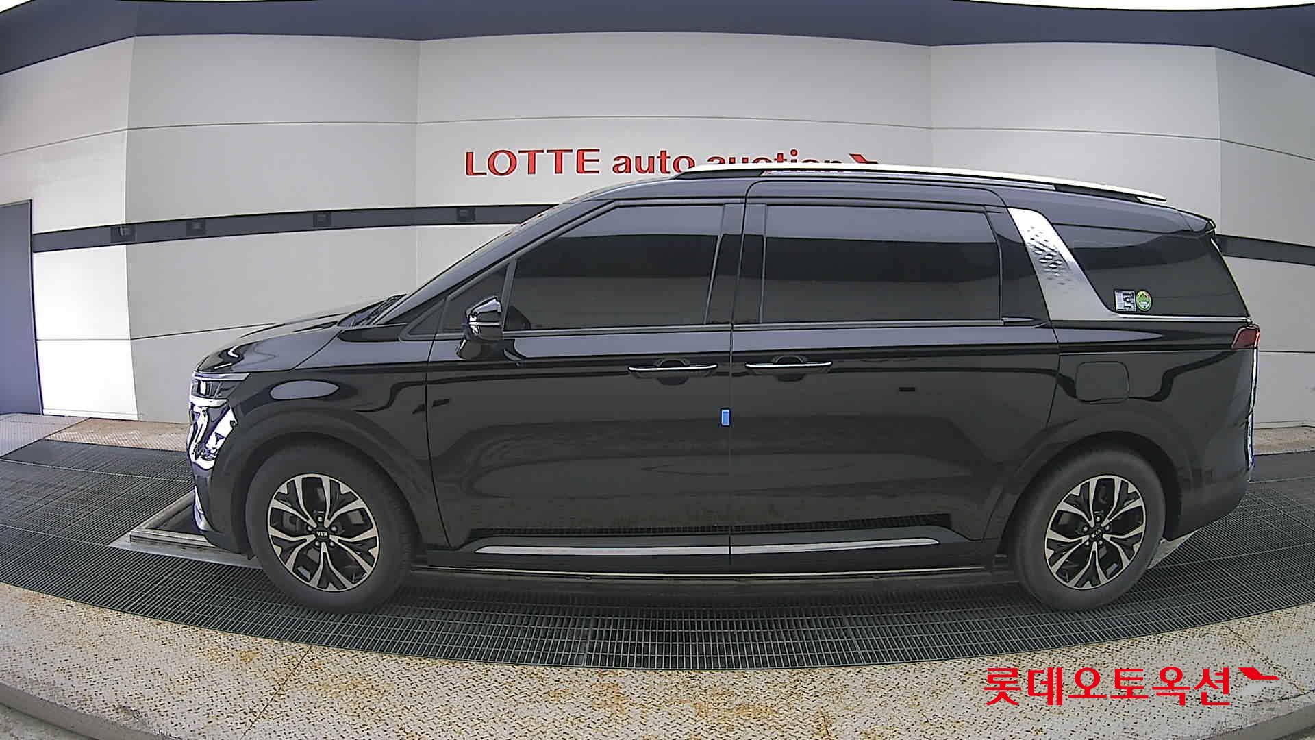 2021 - kia carnival