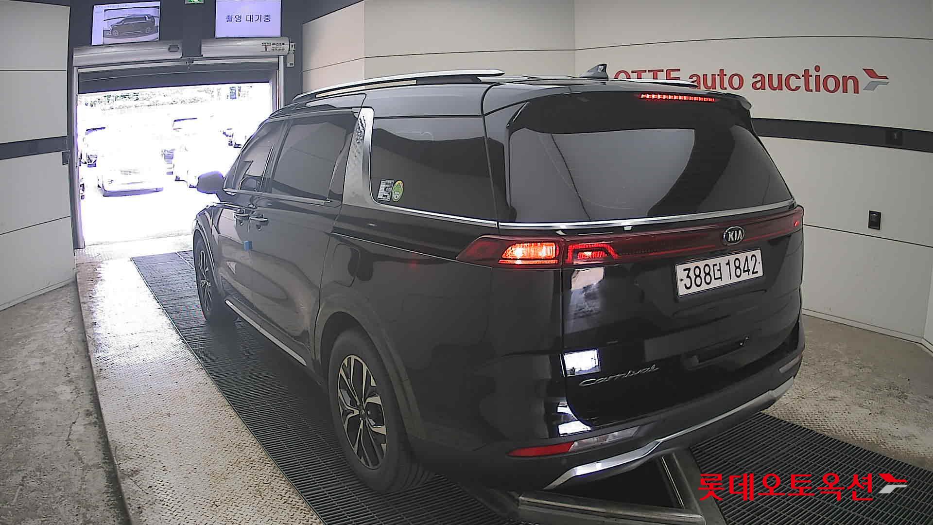 2021 - kia carnival